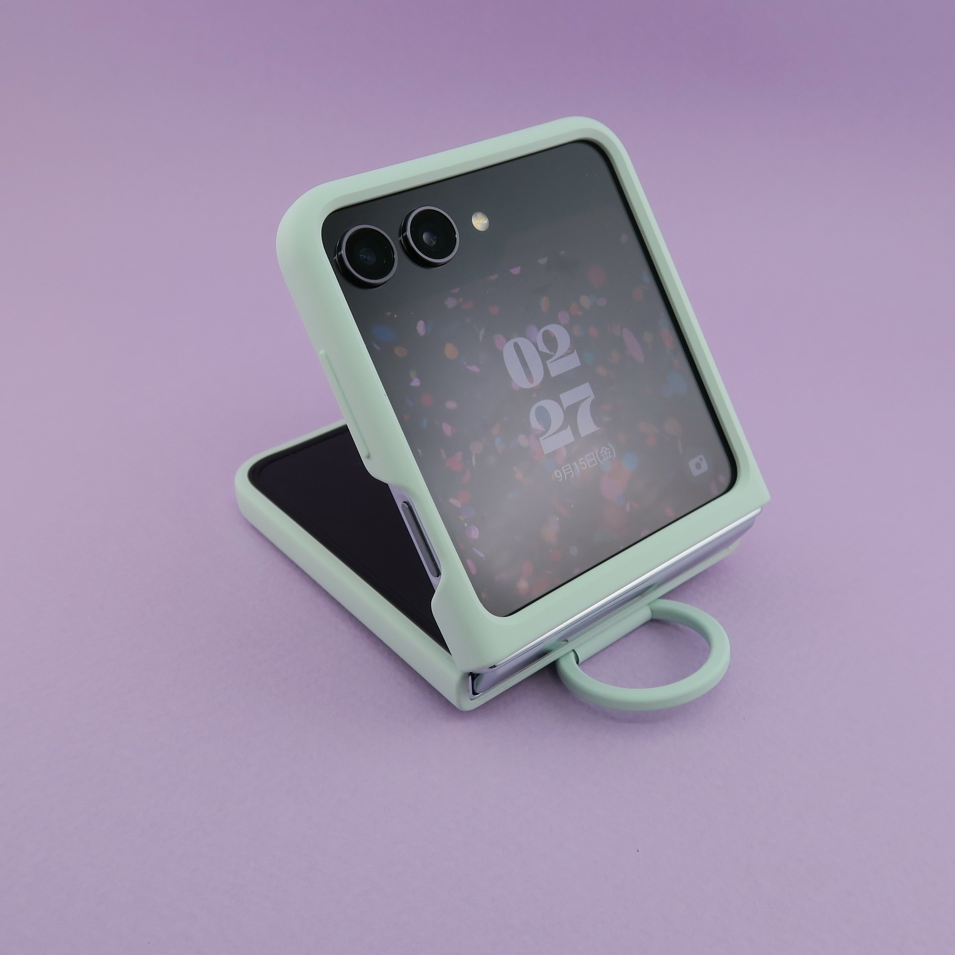 純正アクセサリーとして販売される「Silicone Case with Ring」。価格は8910円。ヒンジ部分にリングを備えたケース