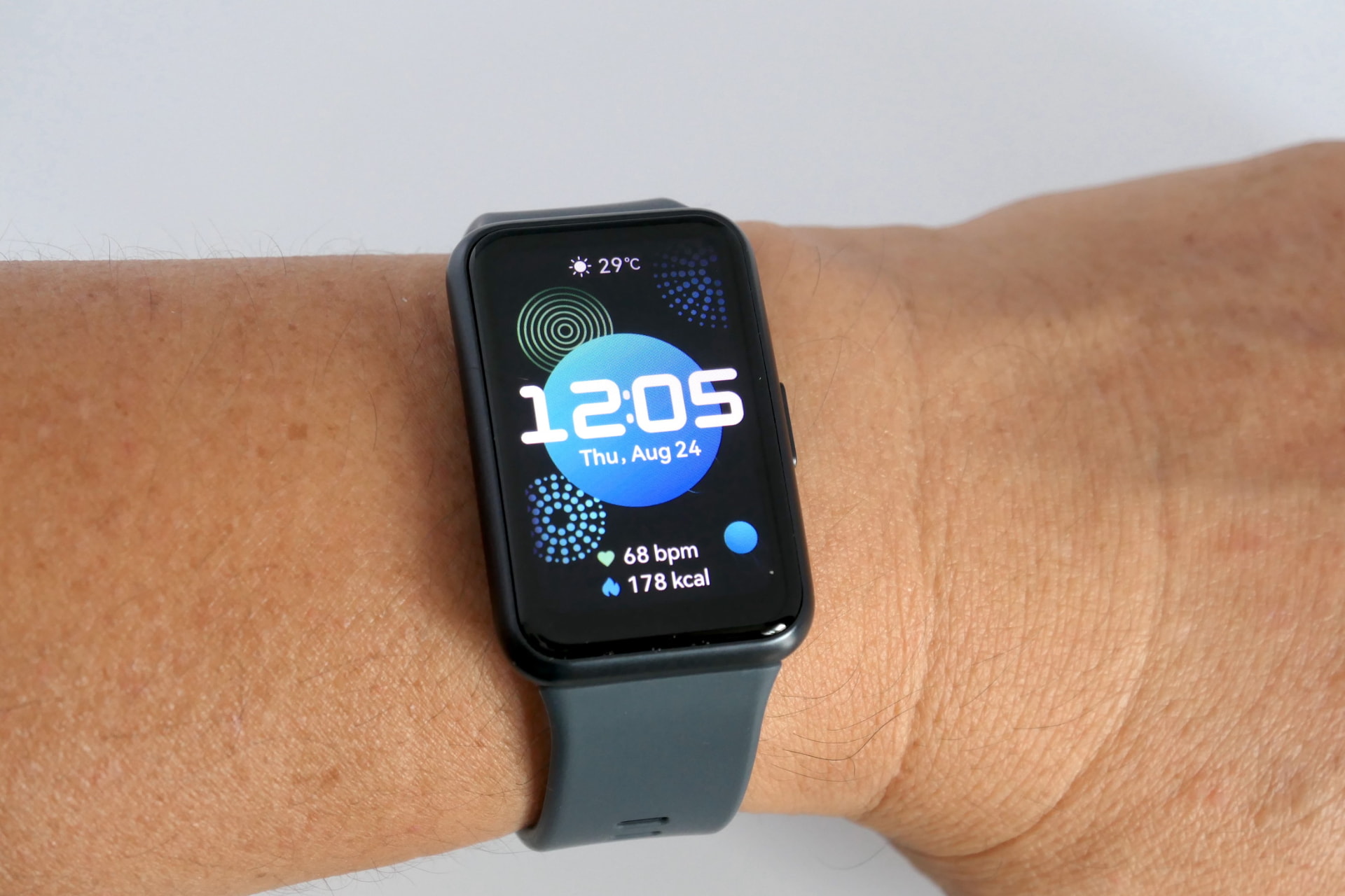 ディスプレイは大きめで、タッチ操作がしやすい