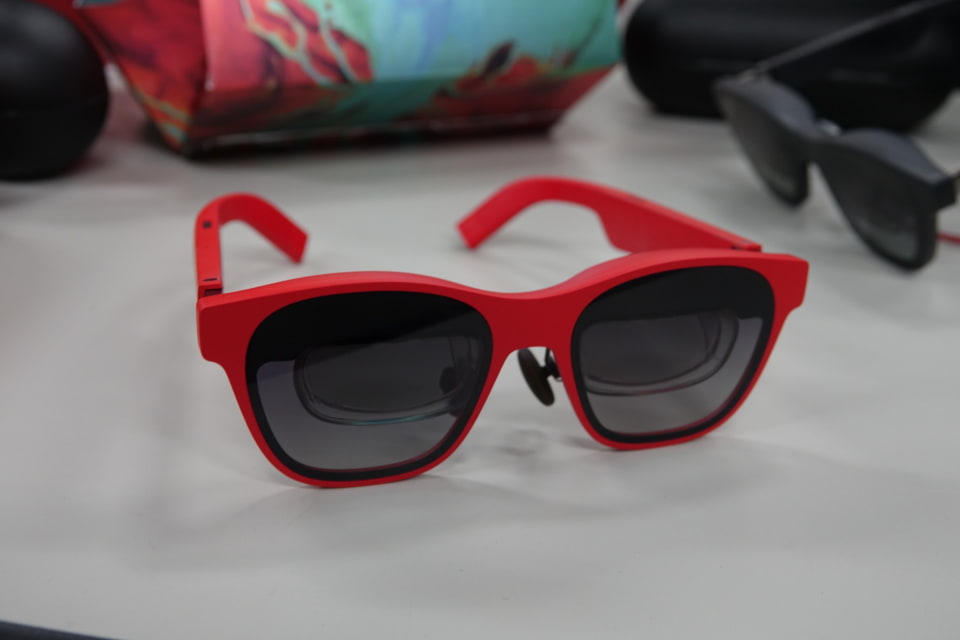 iPhone 15でも使えるARグラス「XREAL Air 2」10月発売、軽量／機能強化