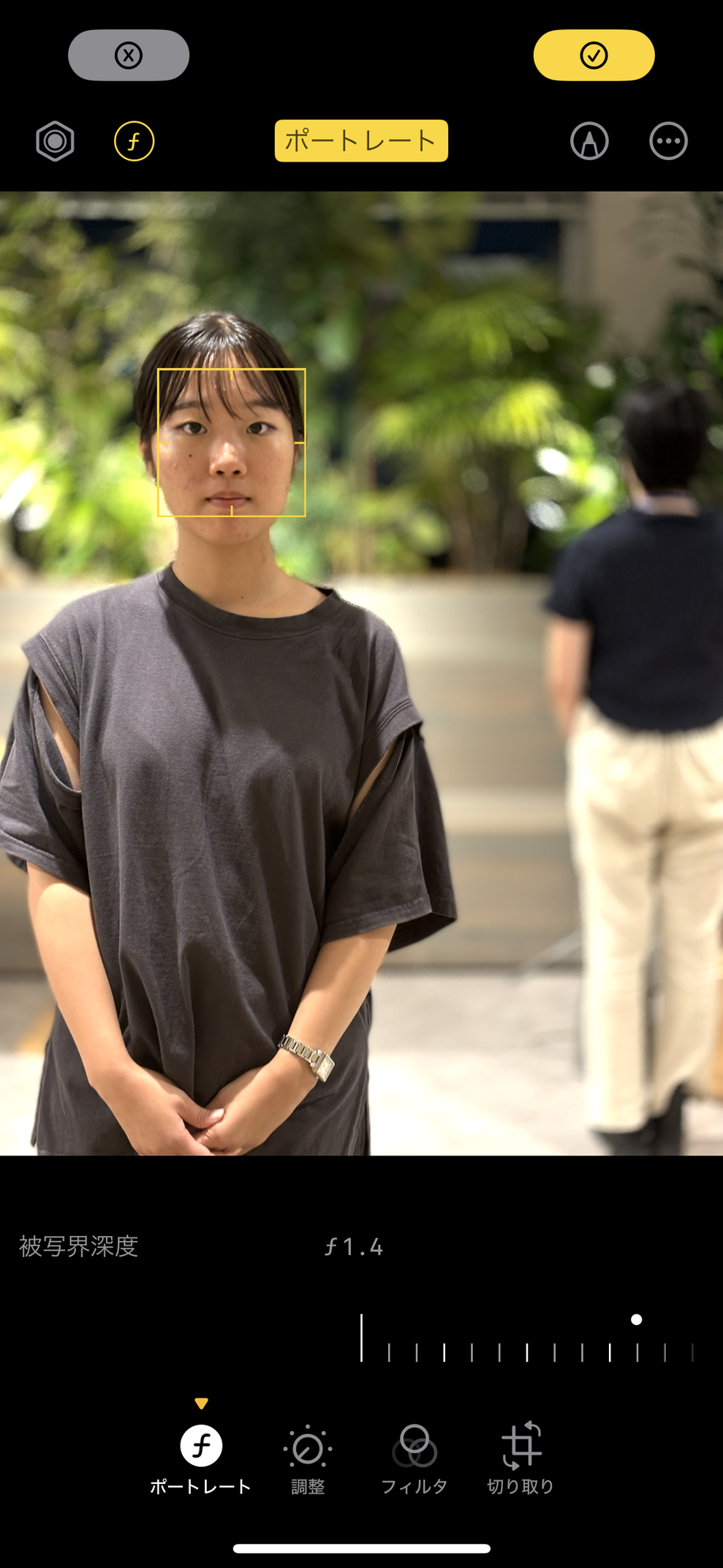 ピントを前の被写体に戻して絞りを狭めたところ