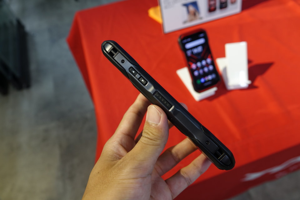 auの高耐久スマホ「TORQUE G06」が10月19日発売――“タフネススマホ”の