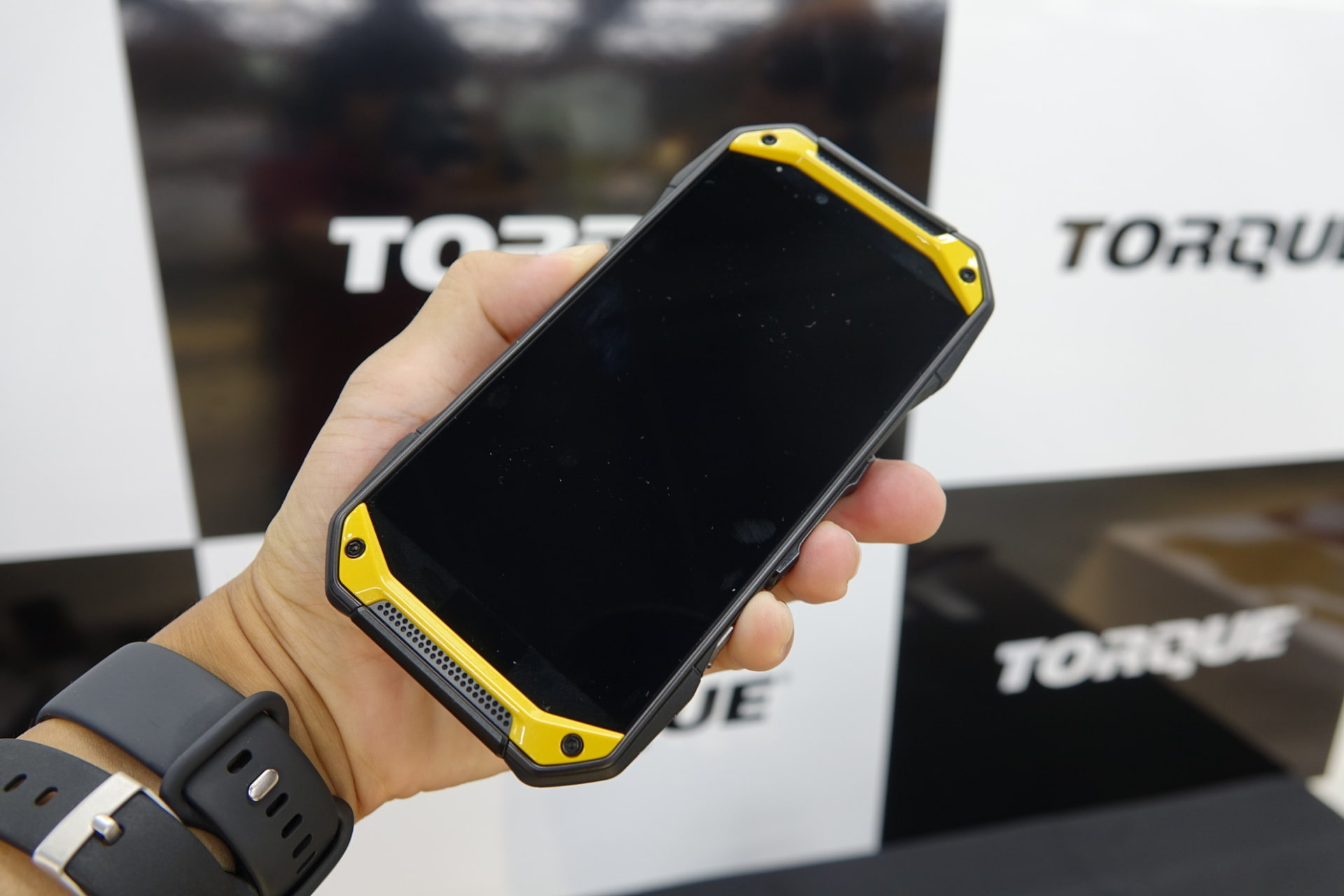 TORQUE G04のヤマト運輸向けモデル