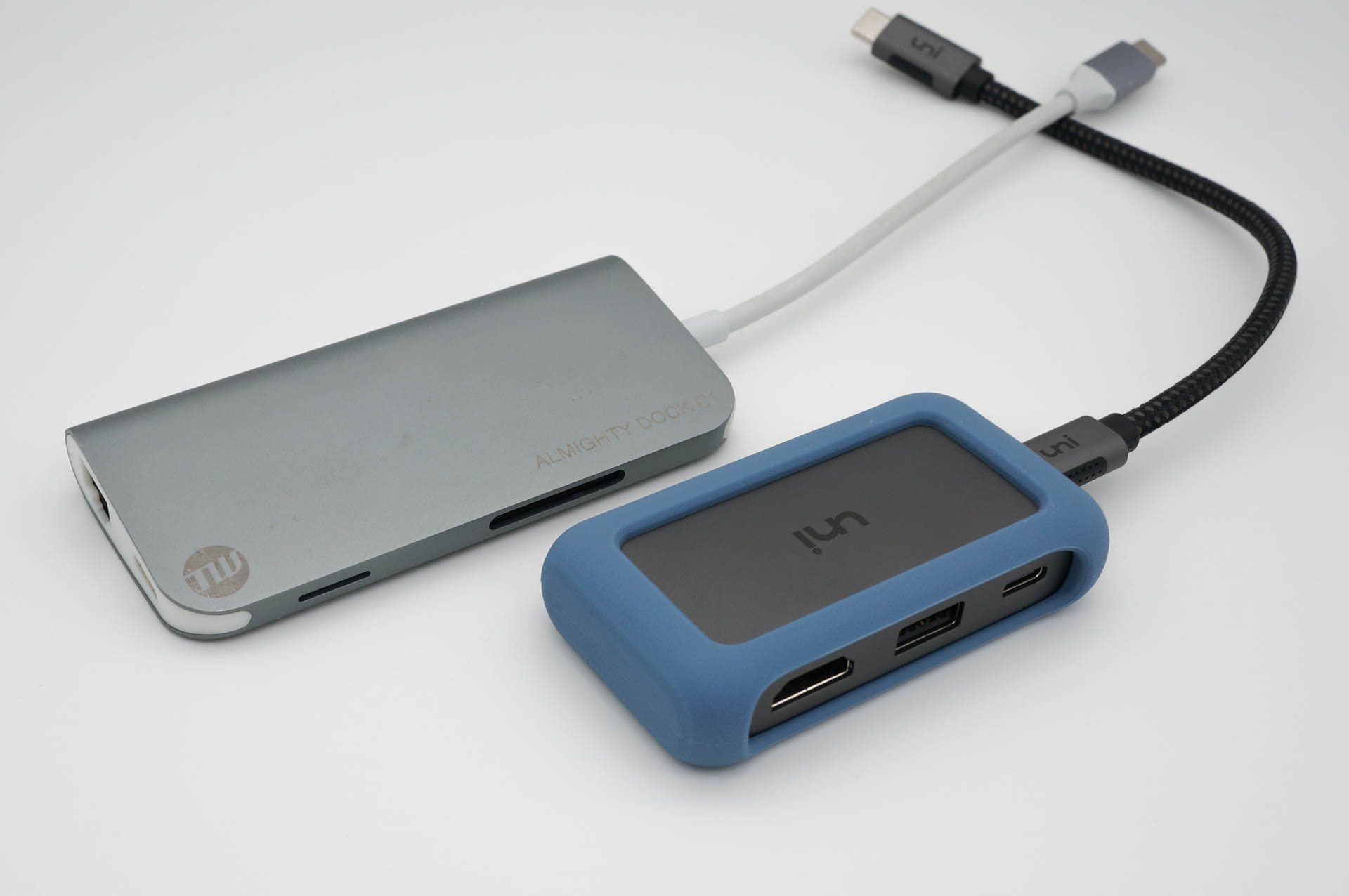 SDカードリーダーやHDMI出力、有線LANなどのついたノートパソコン向けのUSB-Cハブ製品もiPhoneでけっこう使える（必ず使えるとは限らない）