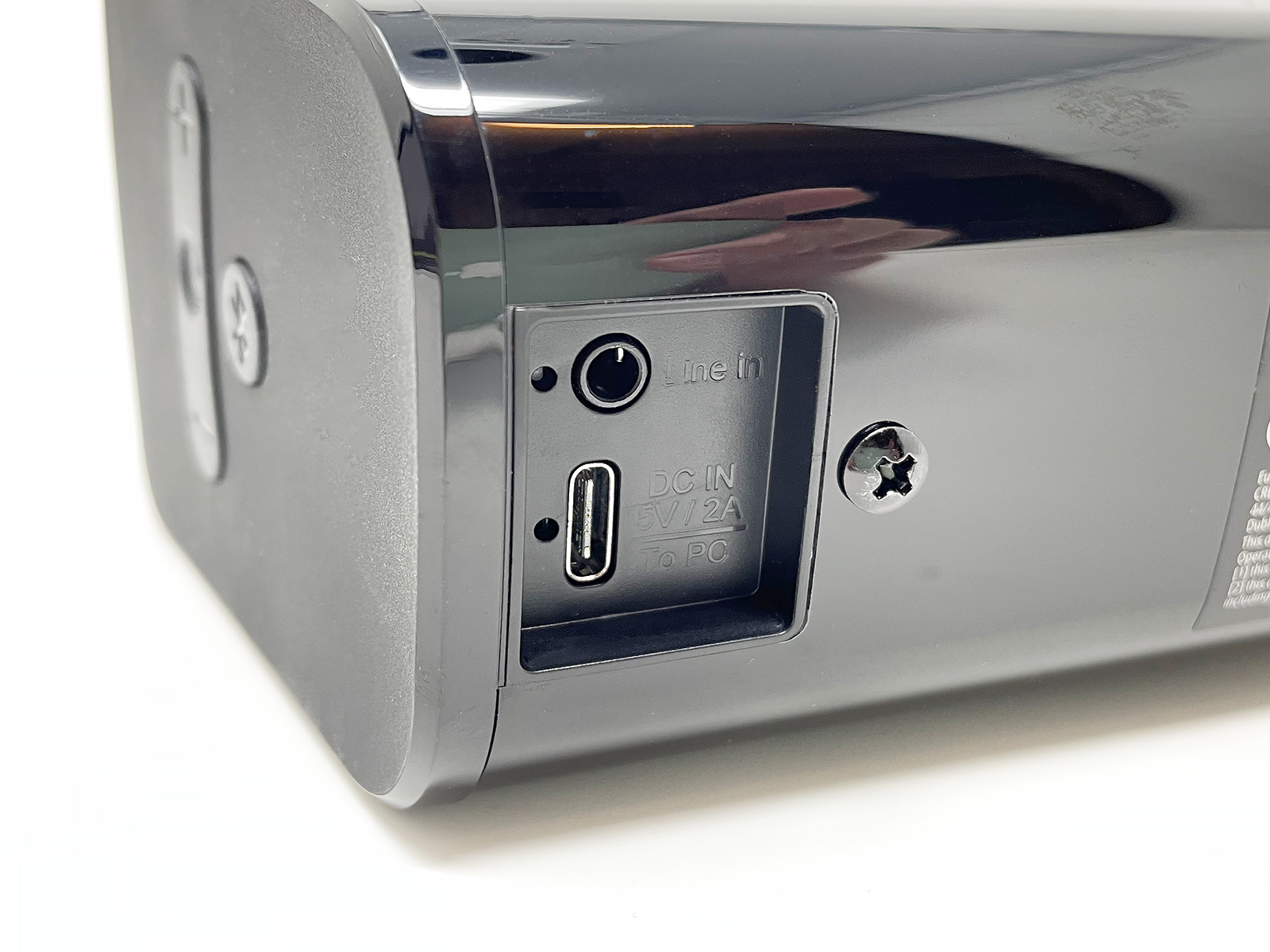 入力系統はUSBオーディオと3.5mmステレオジャック、およびBluetooth