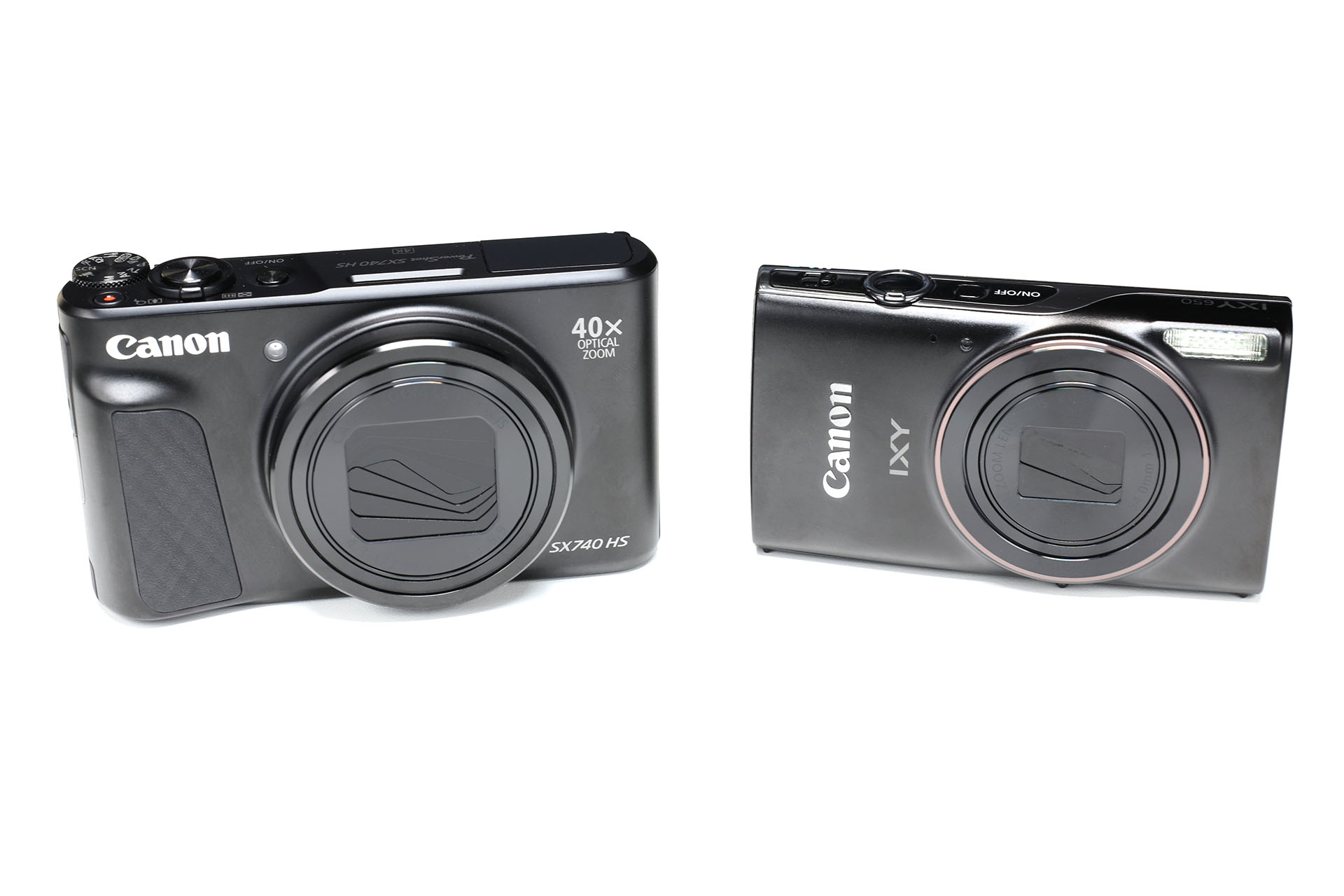 左がキヤノン「PowerShot SX740 HS」、右がキヤノン「IXY 650」。ポイント加減を差し引いての合計価格は7万9200円。