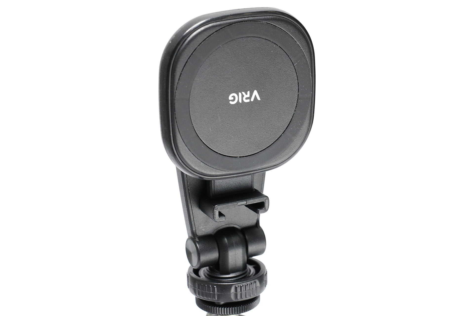 台座は90°毎に回転する。このようにコールドシューを格納したような状態で使うことができる。