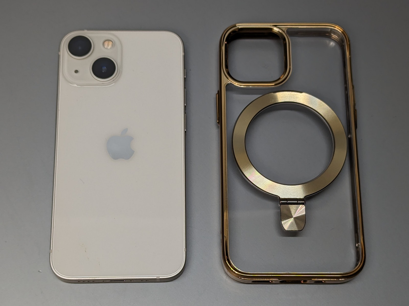 iPhone 13 miniとの比較。カラーは今回紹介しているゴールド以外にも複数ある