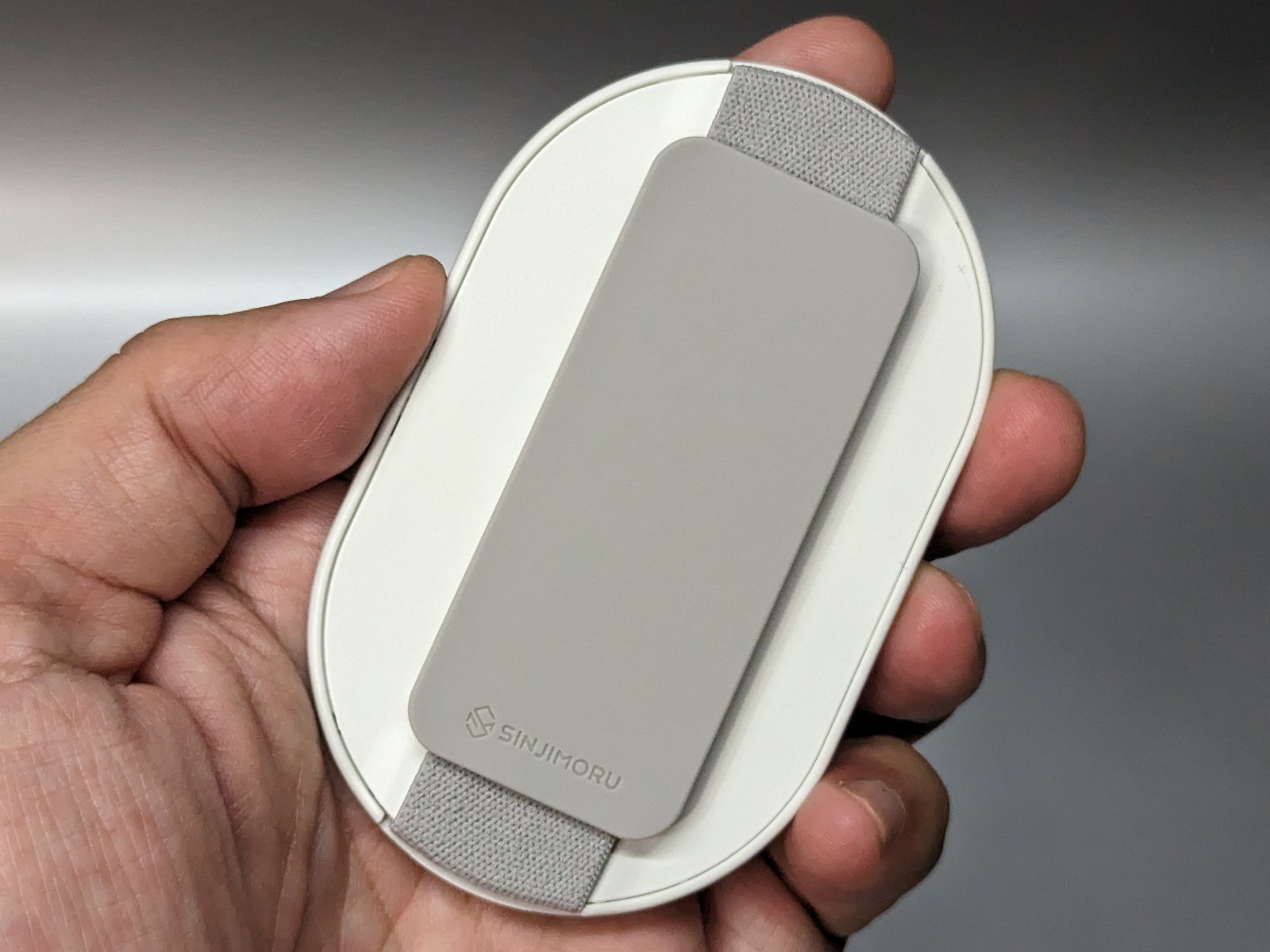 本体。縦に長いボディが特徴だ