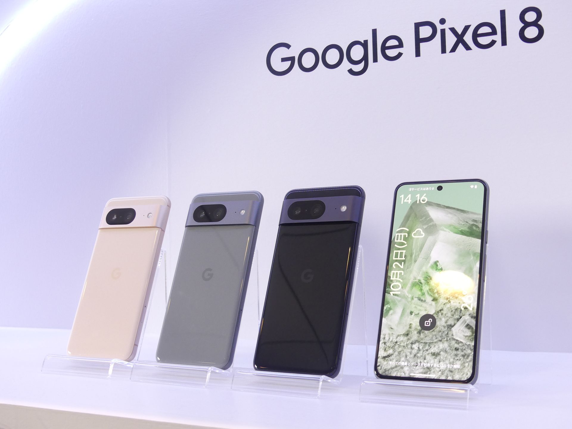 Pixel 8。奥からRose、Hazel、Obsidian。