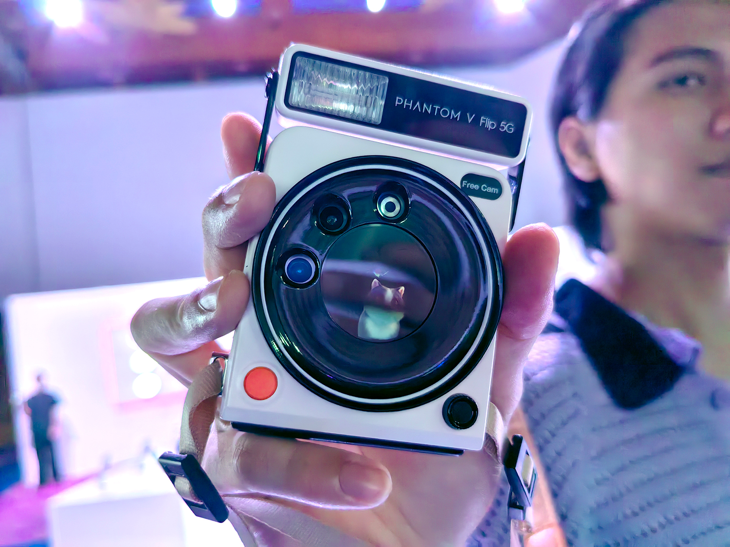 PHANTOM V Flip 5Gには楽しいケースが登場する