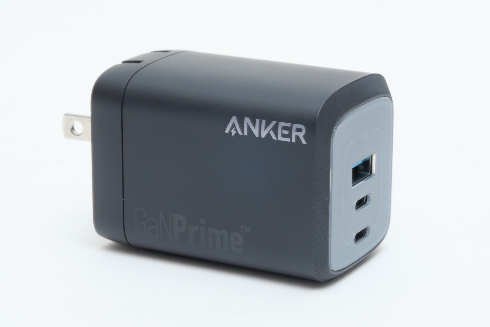 最終的に選択したのは、アンカーの「Anker Prime Wall Charger (100W, 3 ports, GaN)」だ