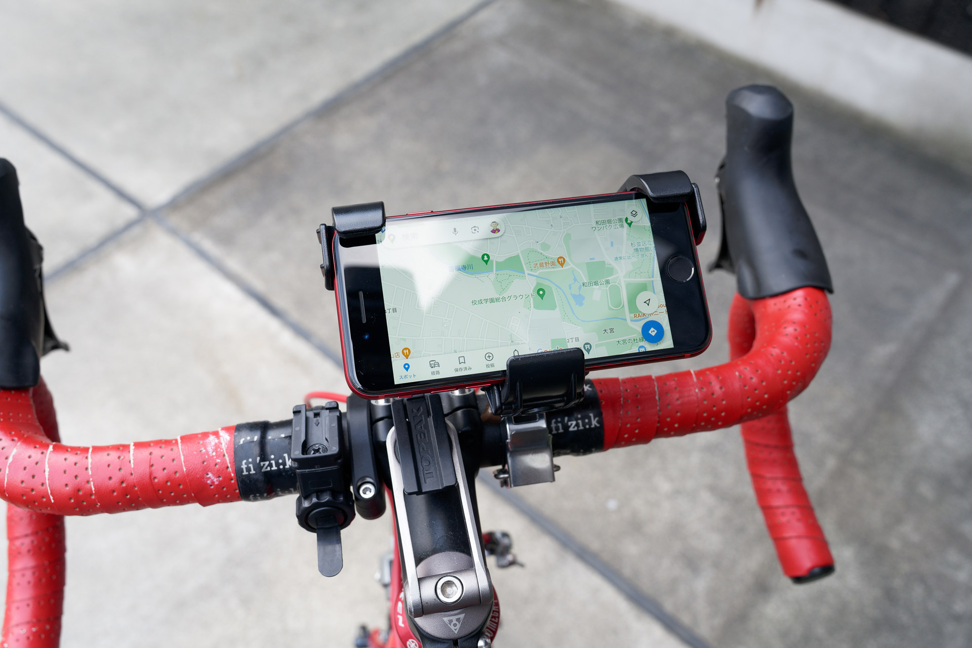 手で回転させて向きを段階的に変えられる