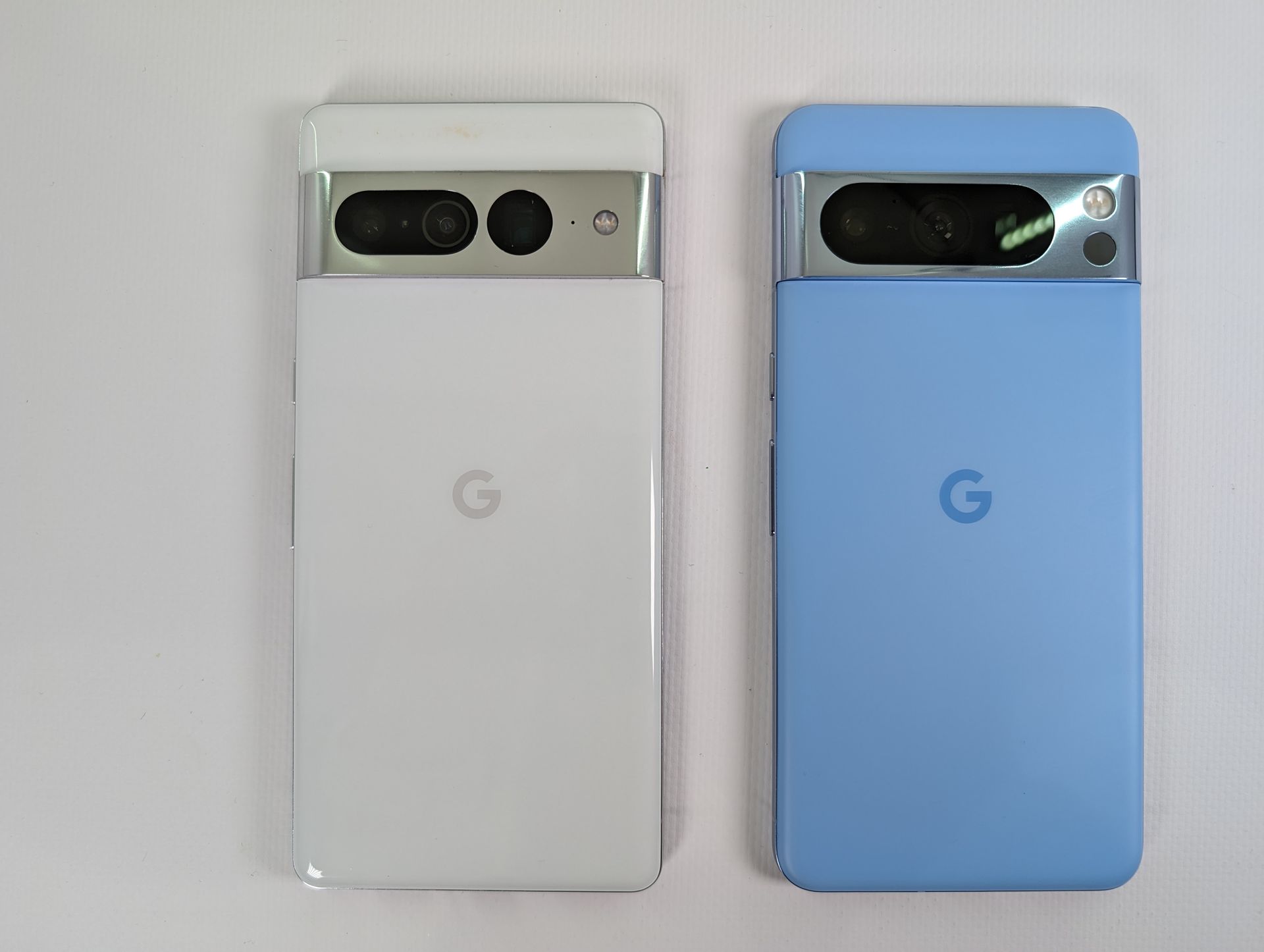 Pixel 7 Pro（左）との比較