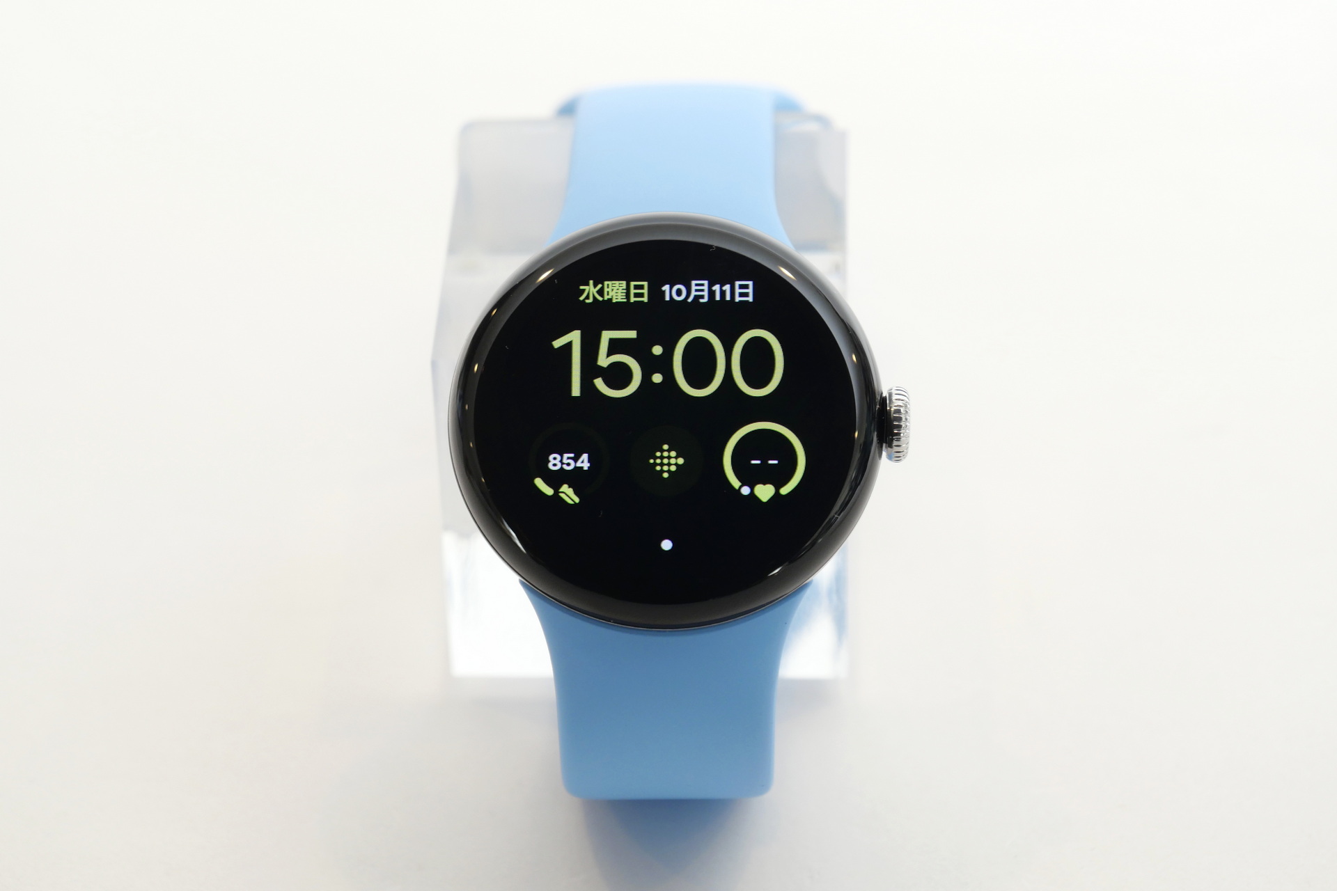 本体は直径が41mmで、文字盤部分のガラスにはCorning製強化ガラスGorilla Glass 5を採用