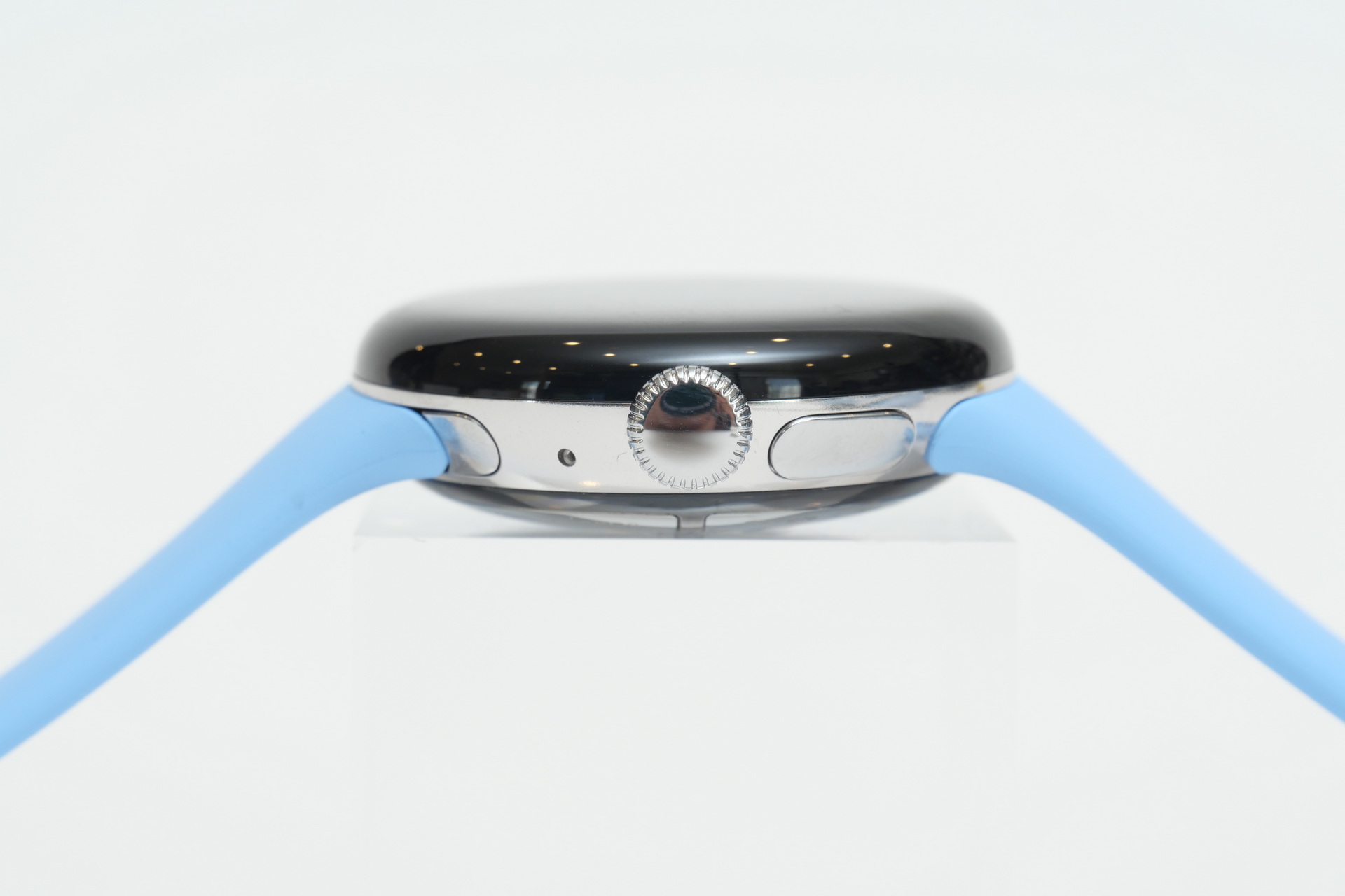 厚さは12.3mmと、こちらも初代と同じ