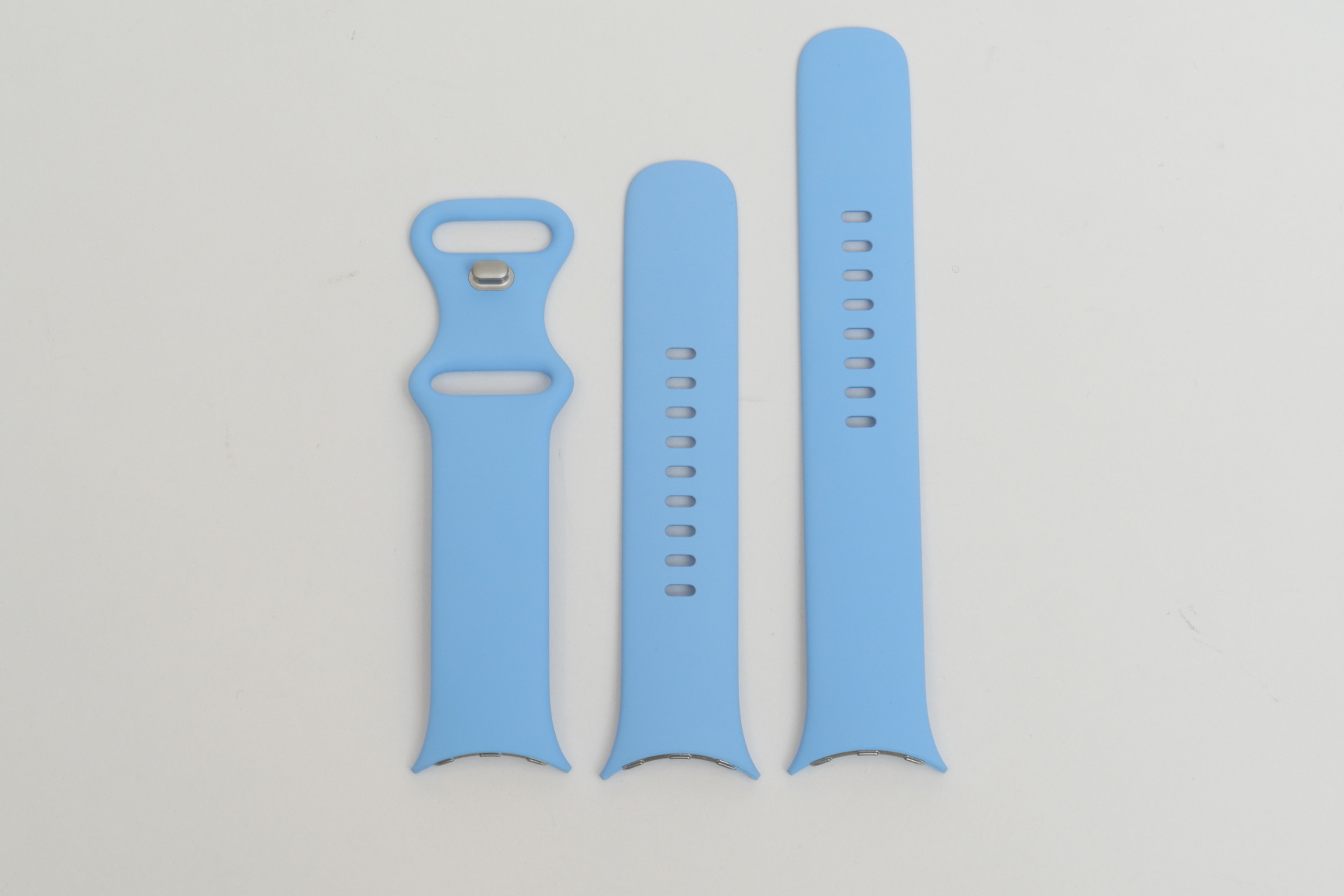 パッケージには初代と同じ仕様のフルオロエラストマー製アクティブバンドが付属。SサイズとLサイズが同梱となる