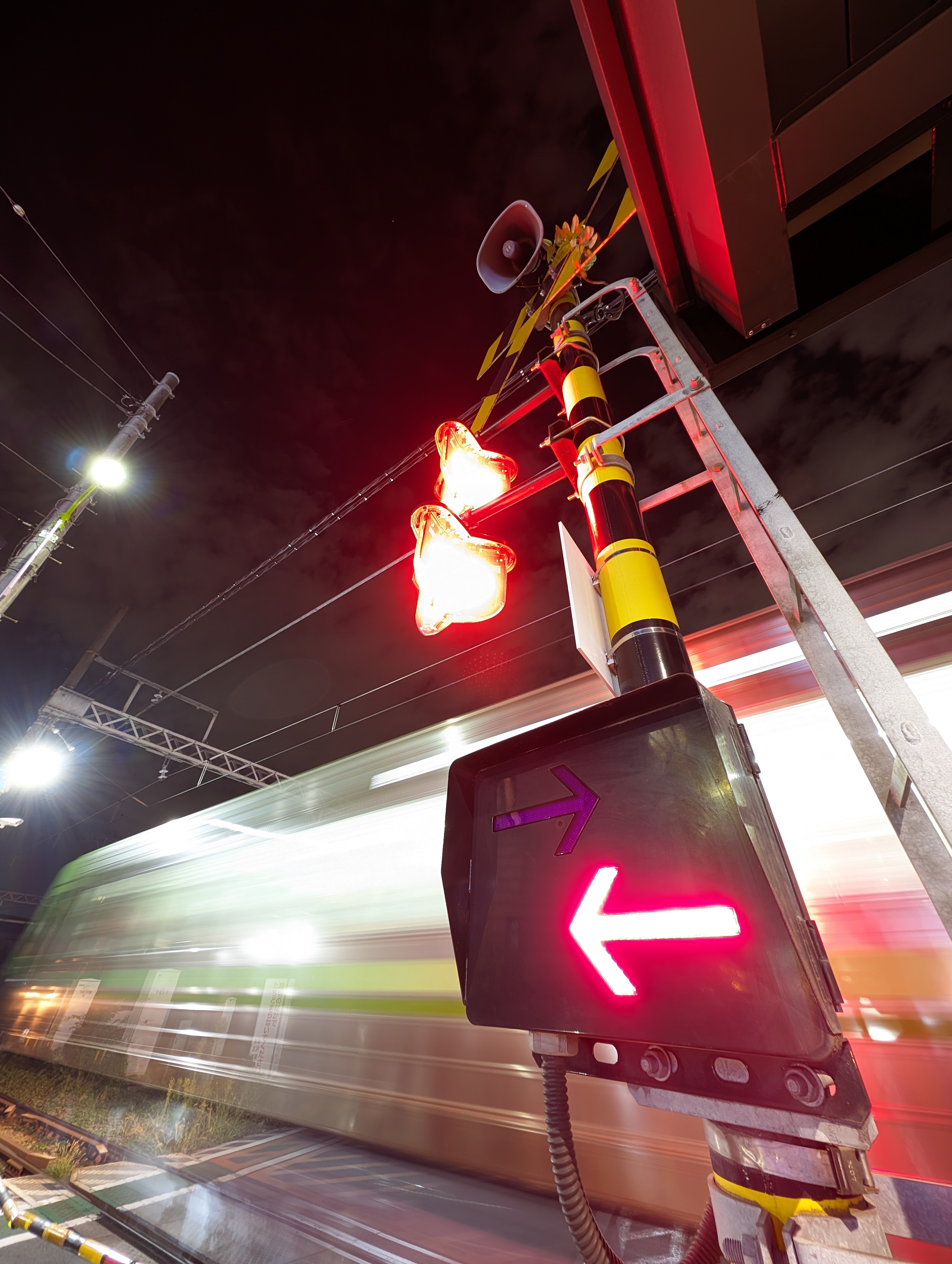 「シャッタースピード」では、1/10000秒〜16秒までの設定が可能。スローシャッターなど意図を反映した撮影が確実に行える。