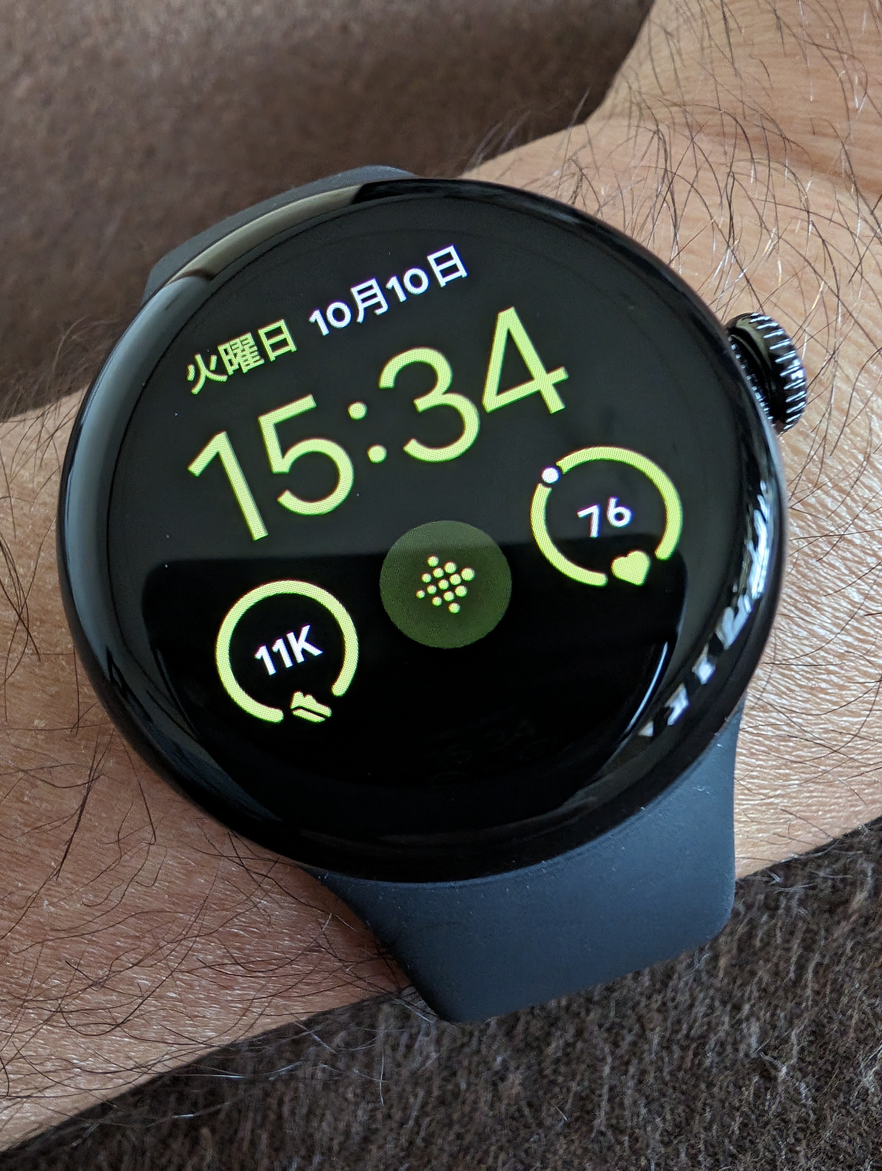 同時に登場する「Pixel Watch 2」の文字盤もご覧のとおり。ガラスの質感がいい雰囲気だ。