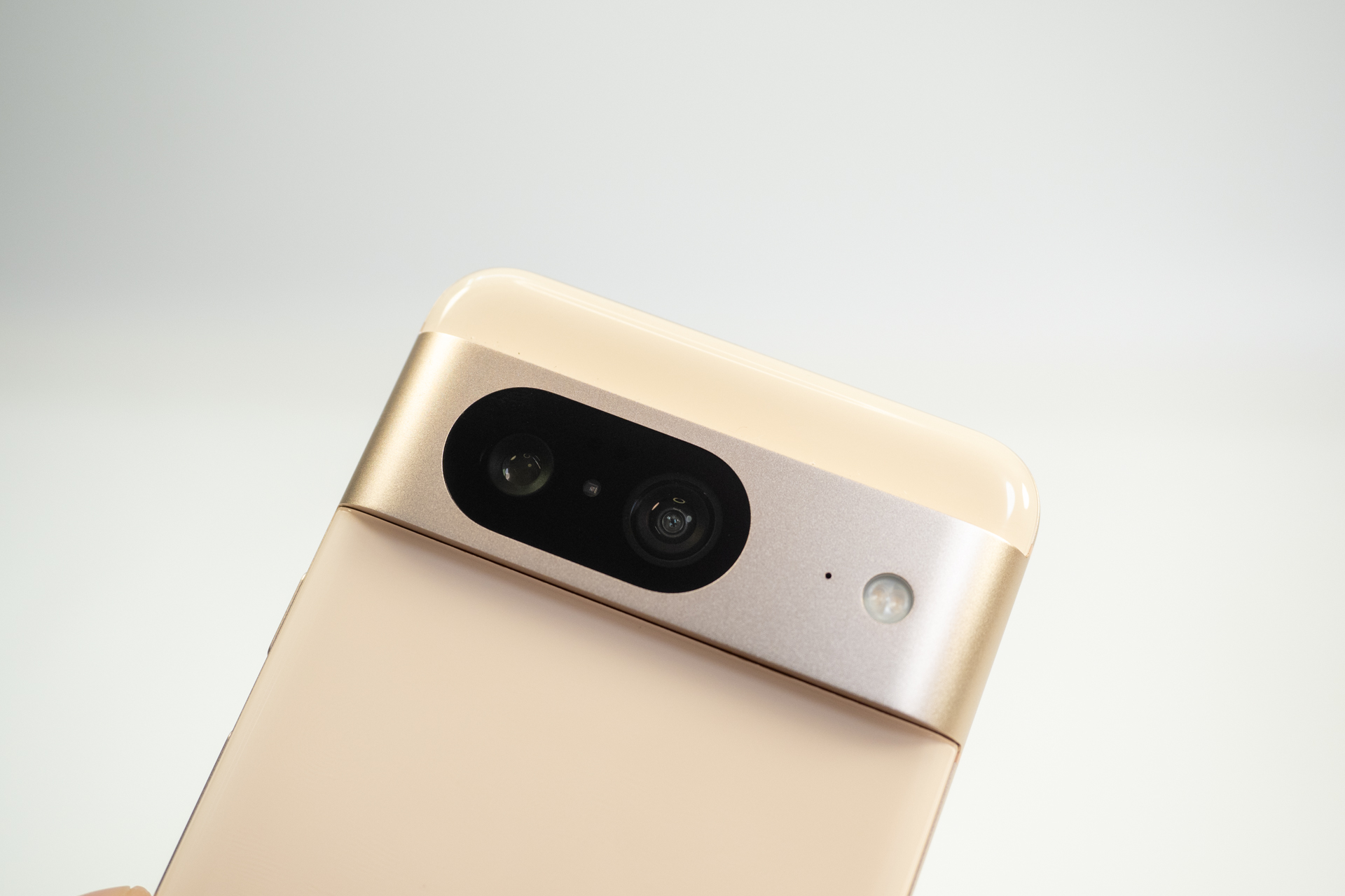 Pixel 8のカメラはデュアルカメラ