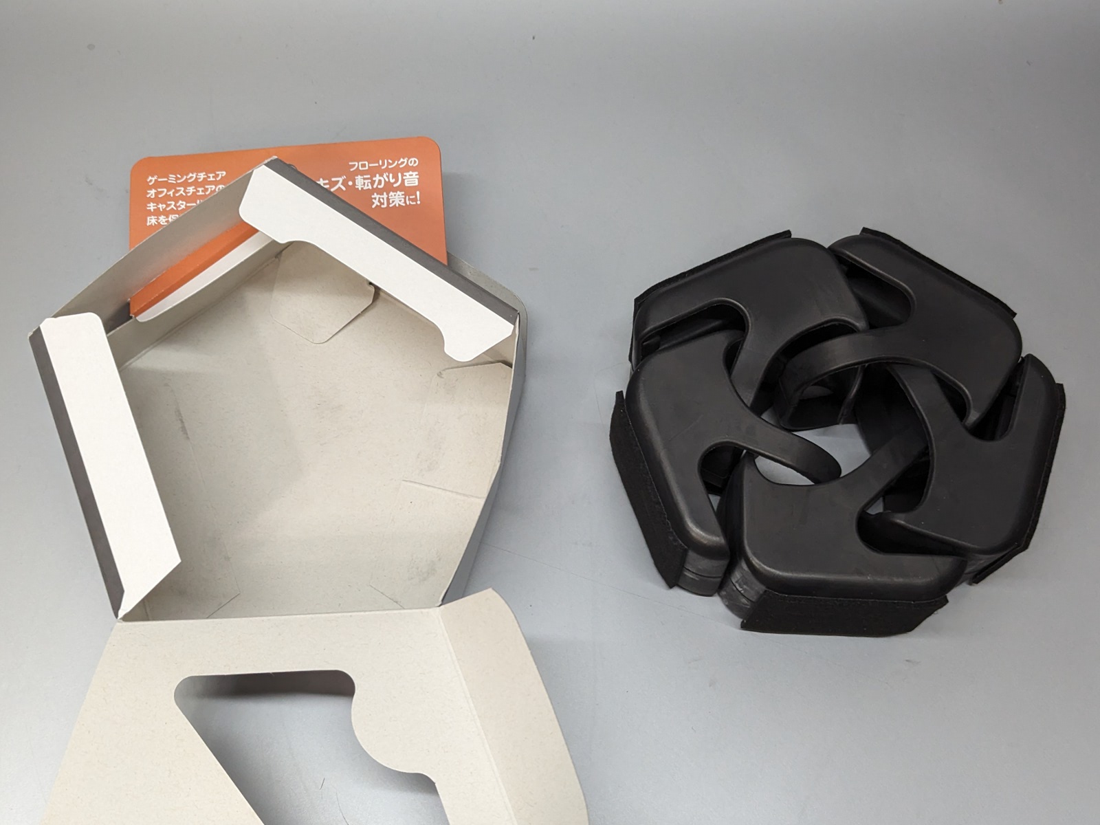 5個が組み合わさった状態で封入されている