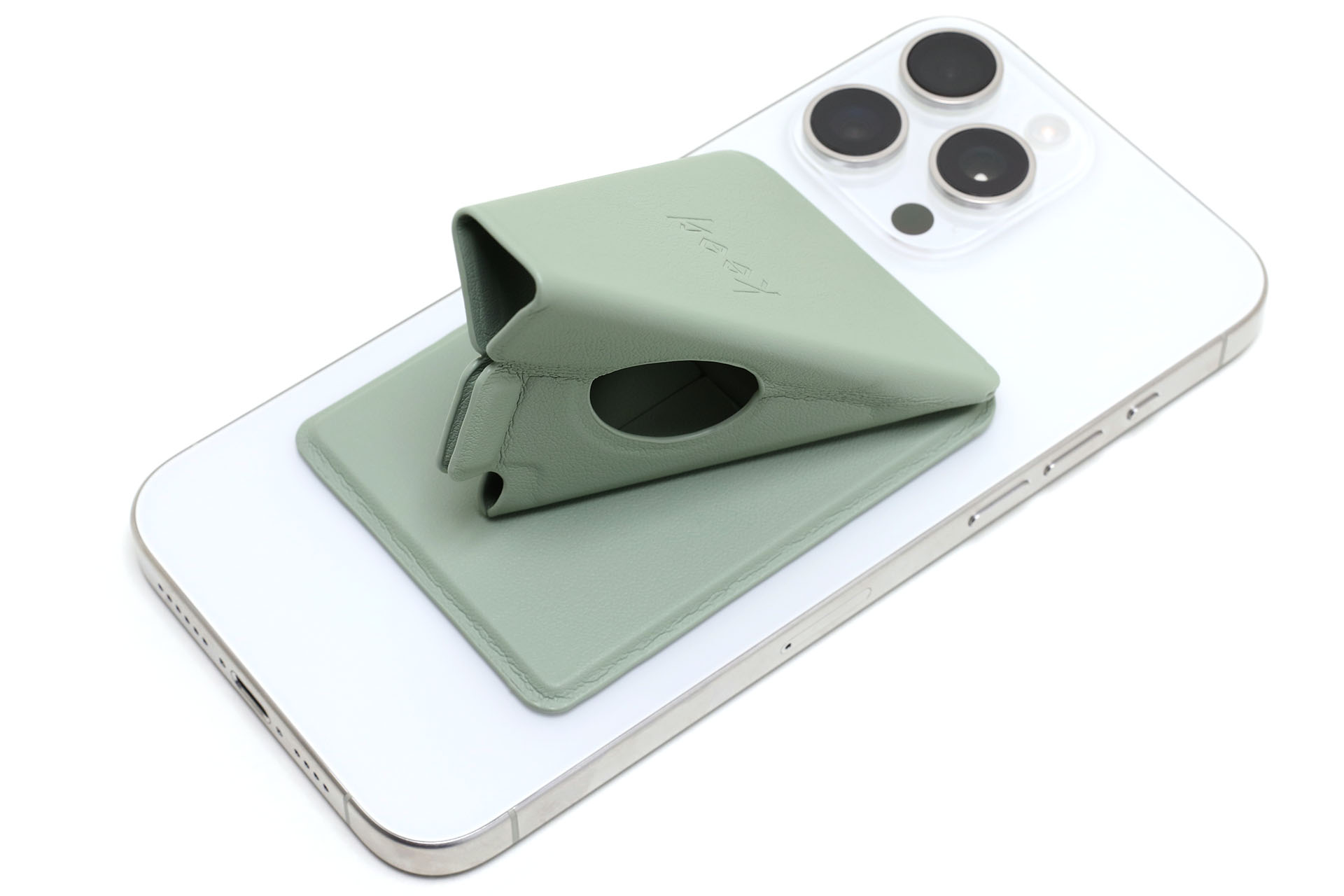 beak mag独特のホールド部。いろいろな持ちかたができる立体構造だ。