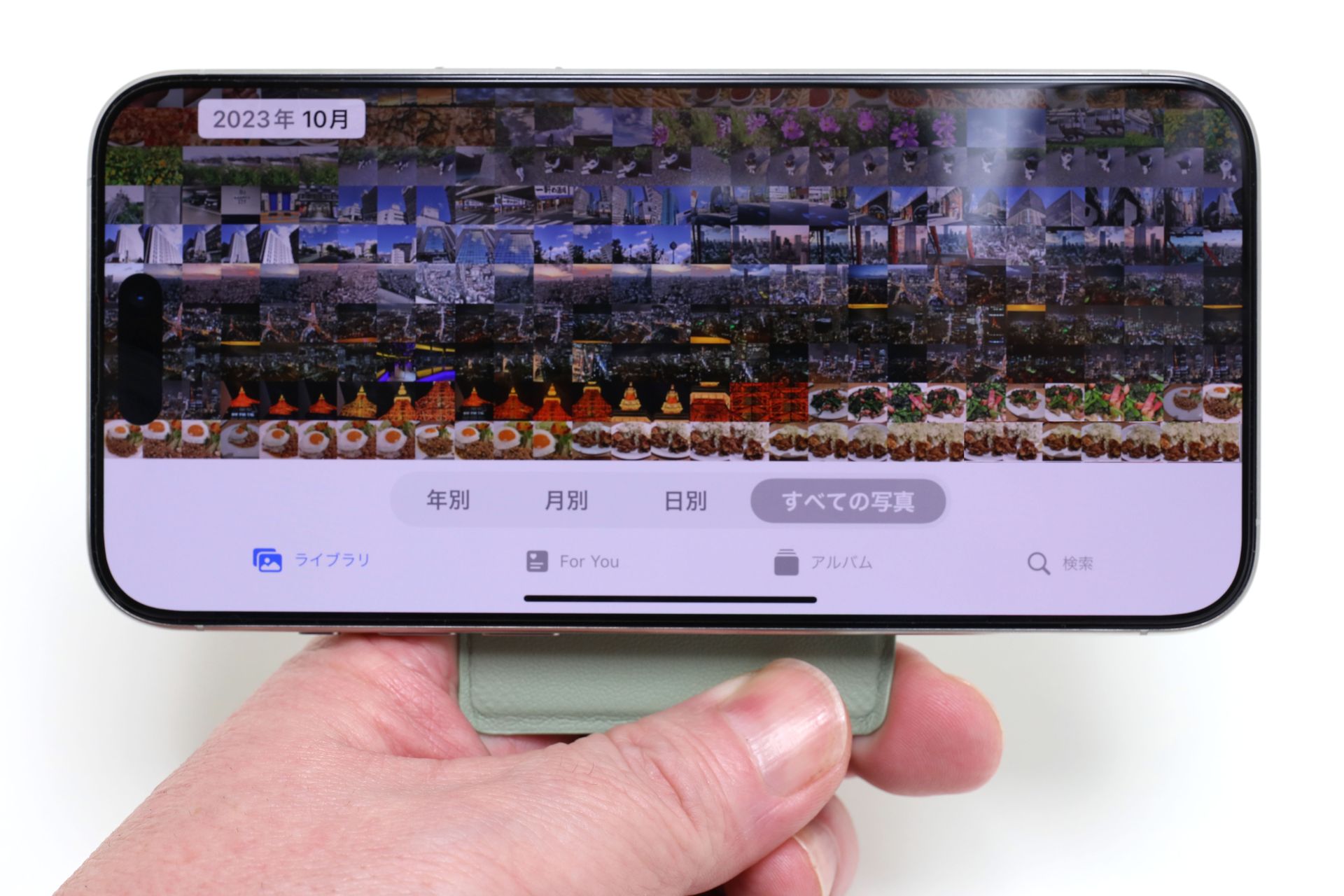 こんなふうにスマートフォンをホールドできた。