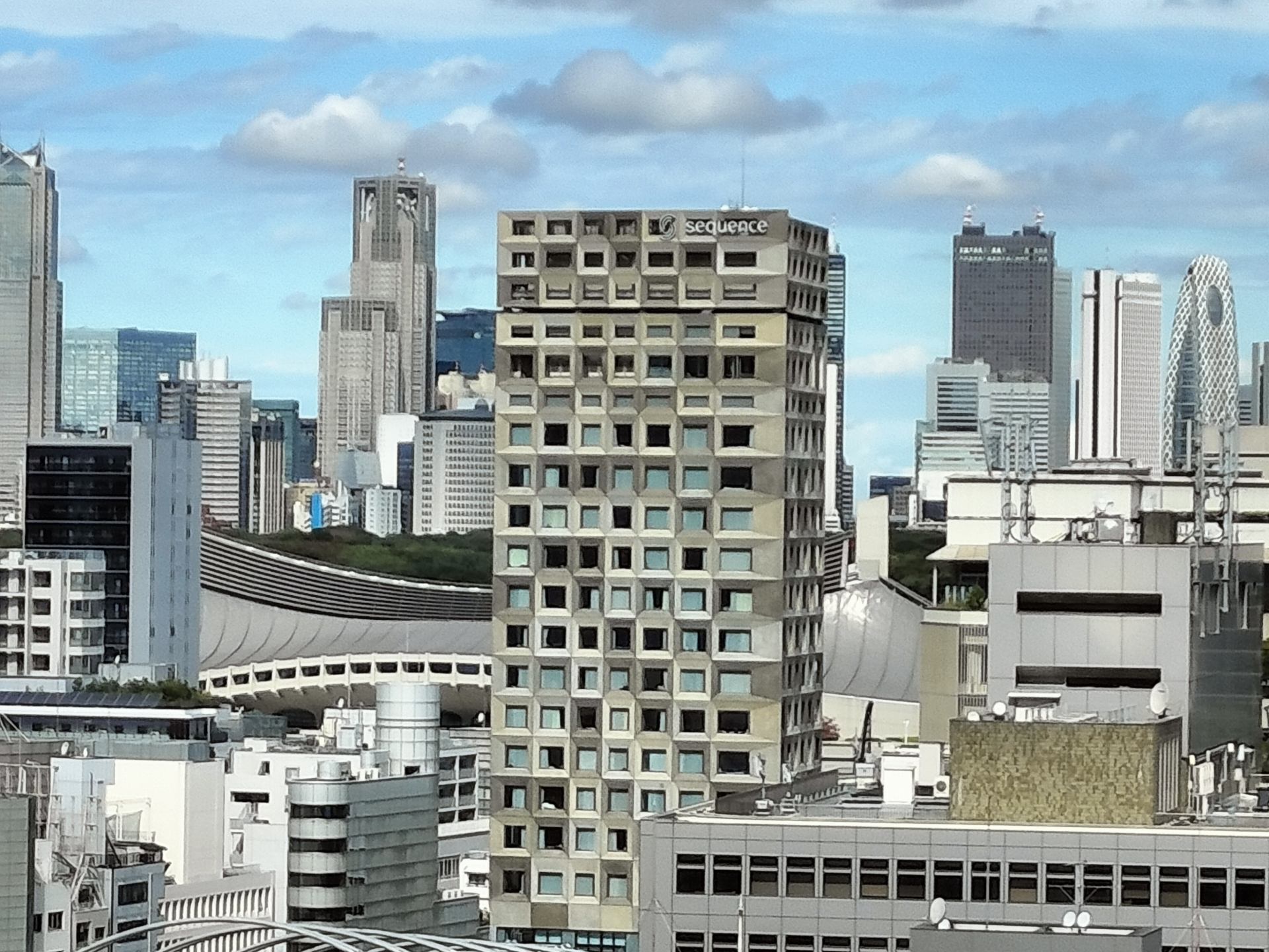 OPPO Reno9 Aの最大ズーム「6倍」で撮影。F値1.7、ISO感度50、露出時間2036分の1秒、ホワイトバランス自動