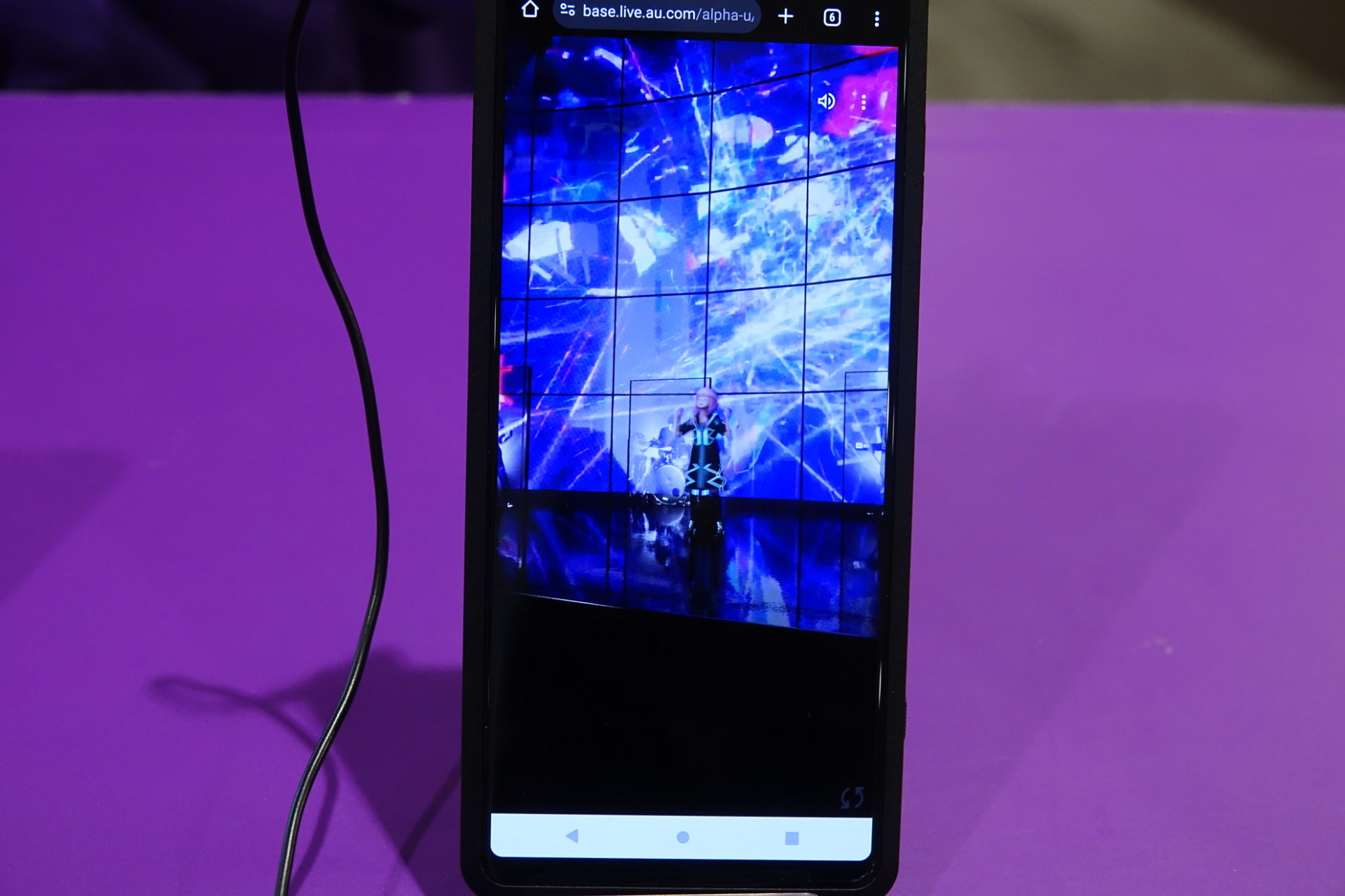 アプリ内では、ユーザーの操作で距離や角度を自由自在に調整できる。固定された位置から選択するのではなく、自由に場所を選択できる