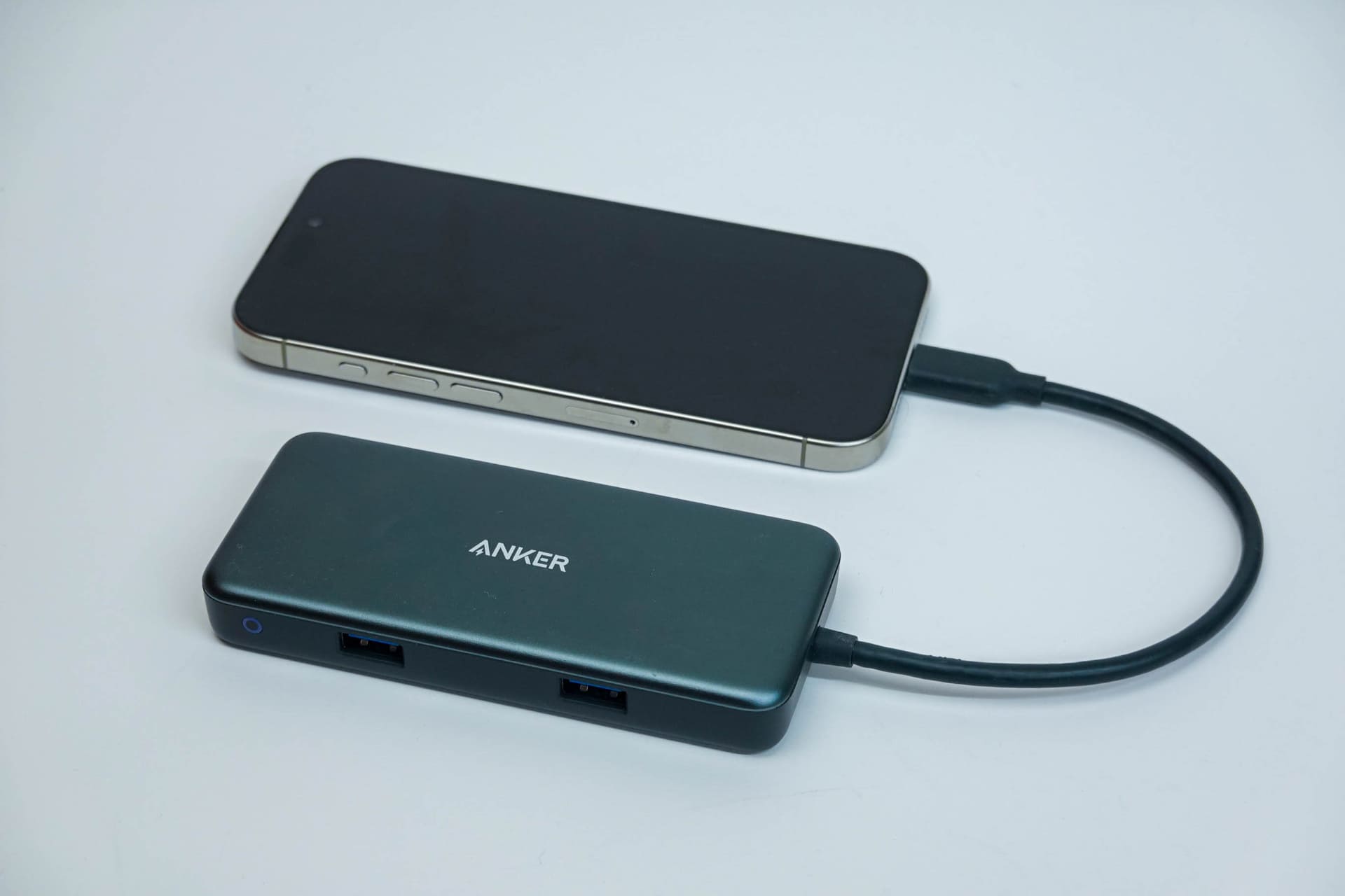 USB Type-Cのハブが使えるのはなかなか便利。PCと共用できるので持ち歩くものを減らせます