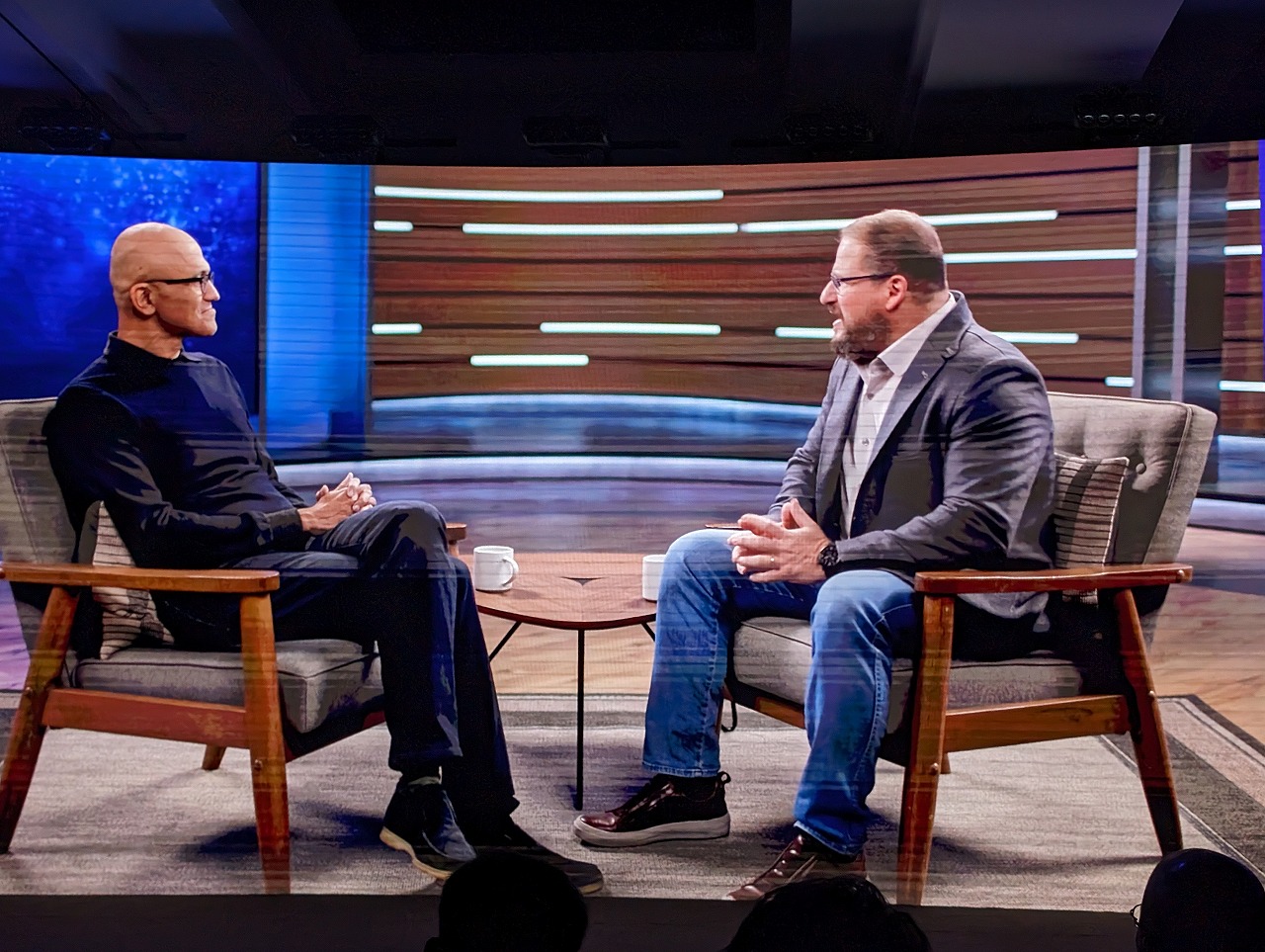 ナデラ氏と対談するアモン氏