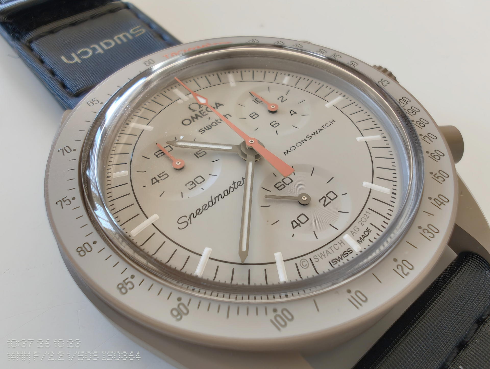 今年になって発売時より販売価格が1万円以上高くなったMission to Jupiterを偶然、銀座のスウォッチストアで買えた