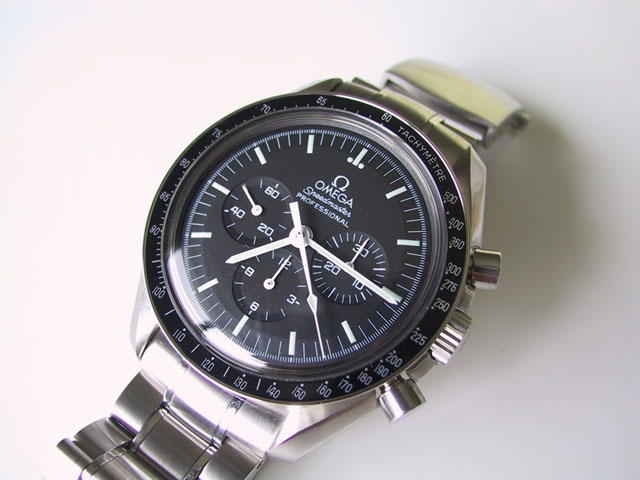 25年近く前に18万円くらいで買ったオメガの元祖ムーンウォッチは10年前に15万円程で売ったが今は80万円以上で売られているクレイジーな腕時計バブルの時代だ