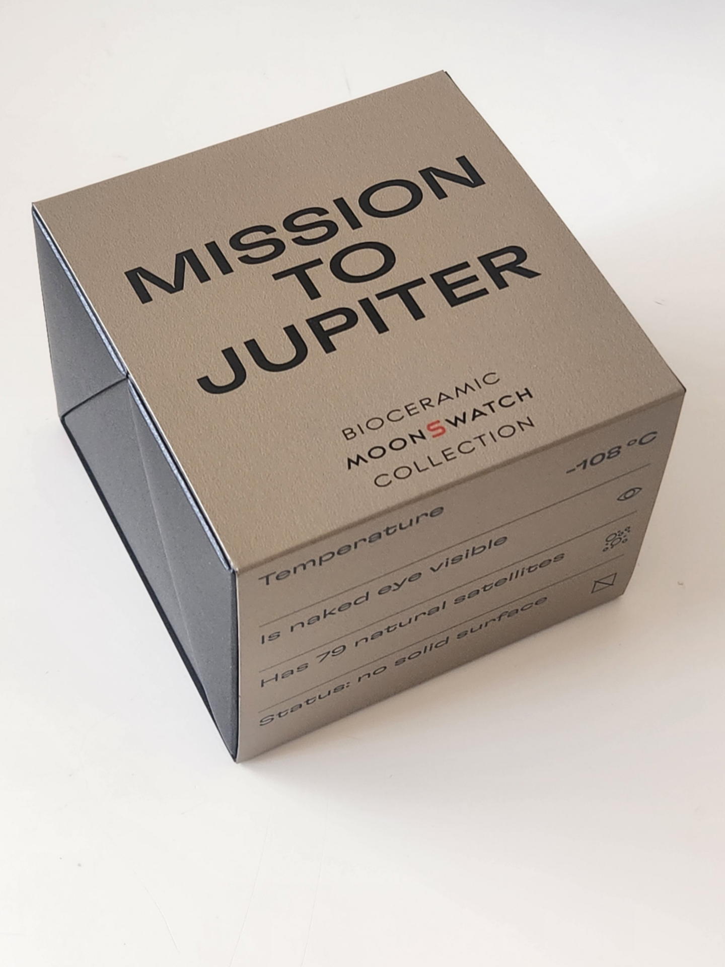 紙のパッケージだけどセンスの良いパッケージだ