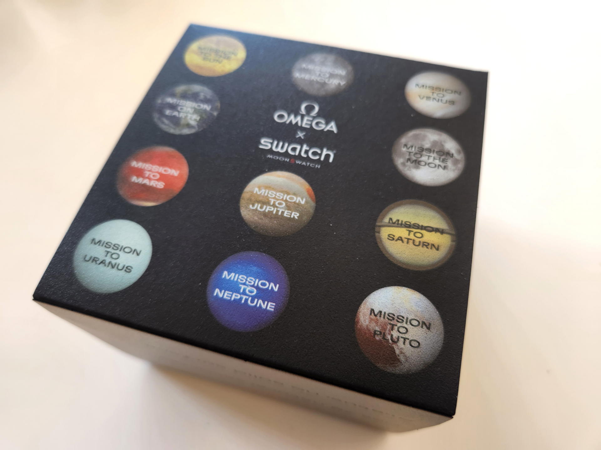 紙のパッケージだけどセンスの良いパッケージだ