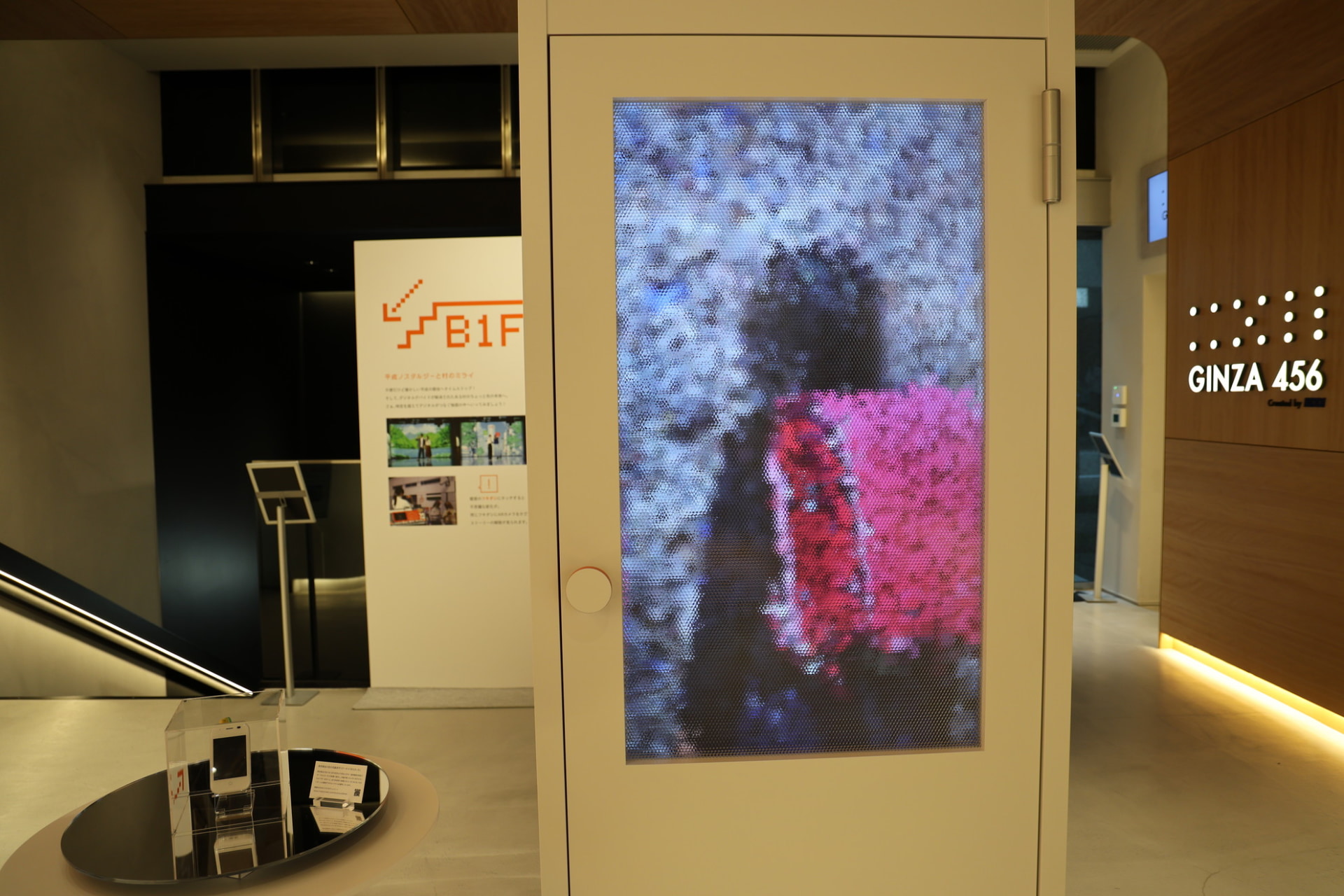 扉を開くと取り組みが紹介されるしかけ