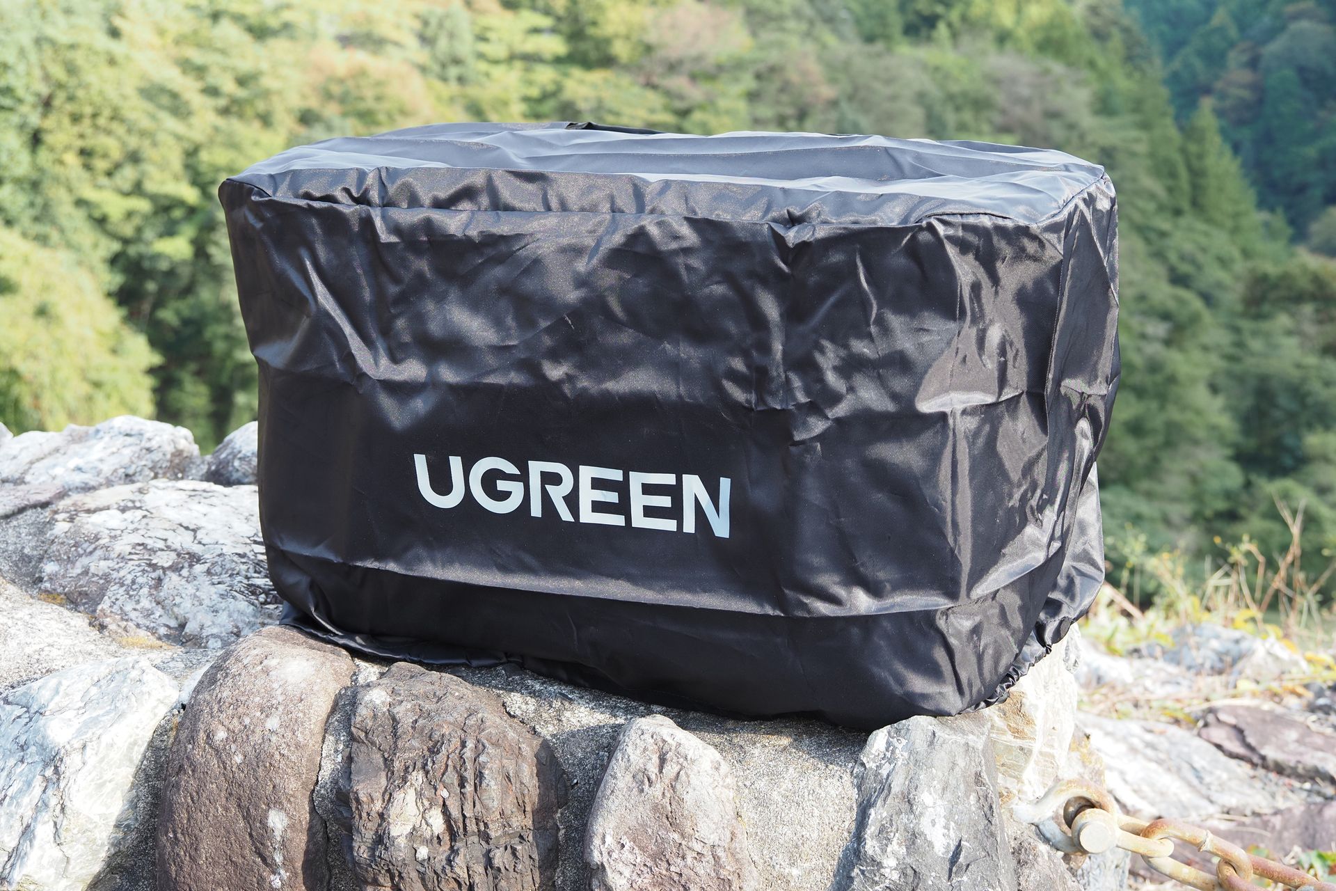 不使用時には付属の専用ダストカバーをかぶせておくと安心だ。