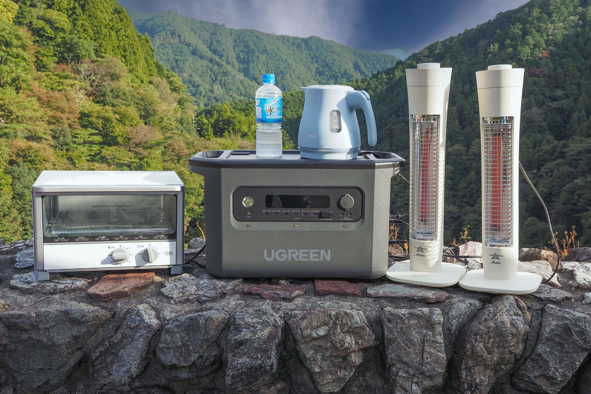 「PowerRoam 2200」をクルマに積んでドライブ。外でお湯を沸かし、ストーブに当たりながらコーヒーでも、という想定。左に見えるトースター以外の家電は稼働中だ。