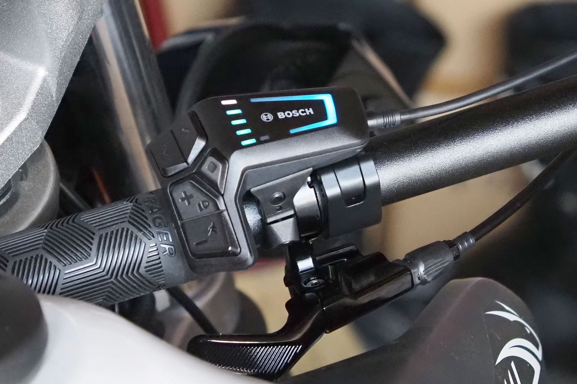 2台目の電動アシスト自転車も順調に充電中。