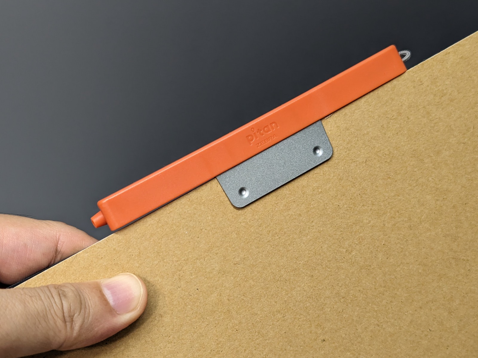 裏側から見たところ。あまり厚みがあるのはNGだ