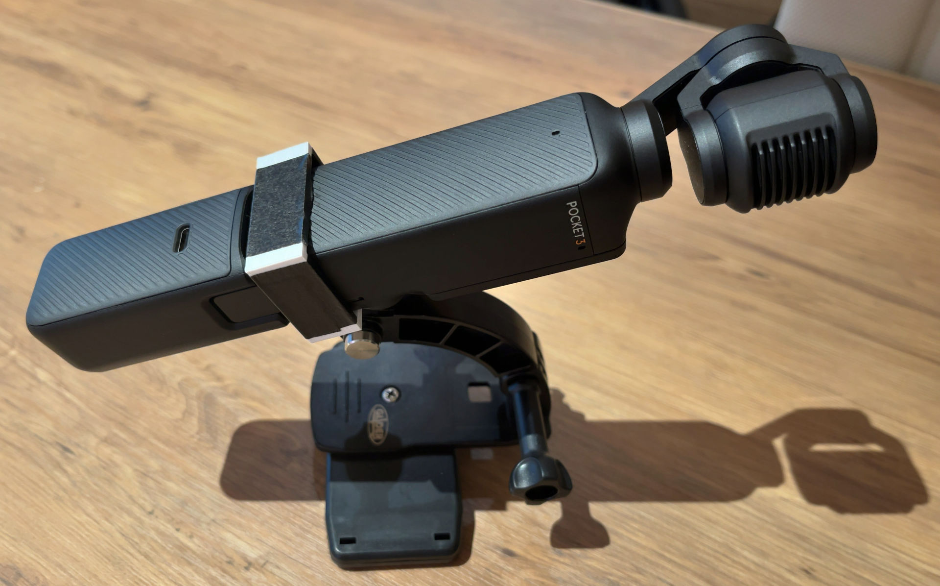 ちょっとどこかに置きたいときもジンバルに負担をかけないので便利だった