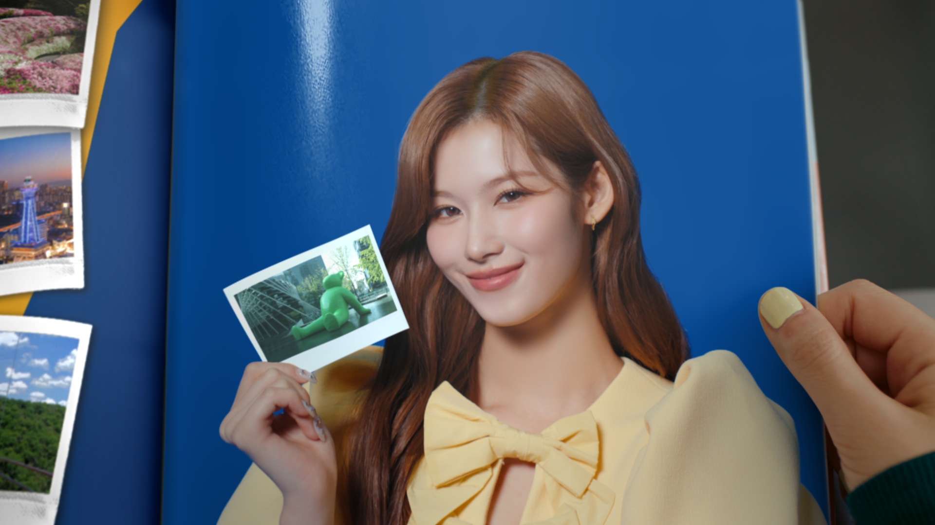 SANAの持つ写真の場所を「レンズ」で検索