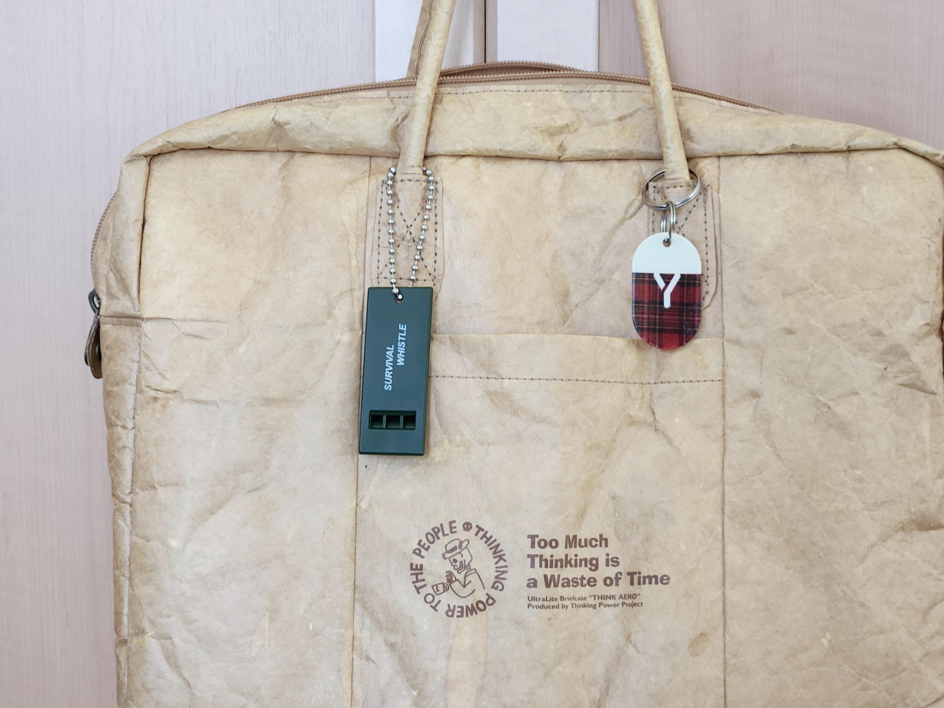 ミニマルを狙うなら常用鞄の持ち手に付けるだけ