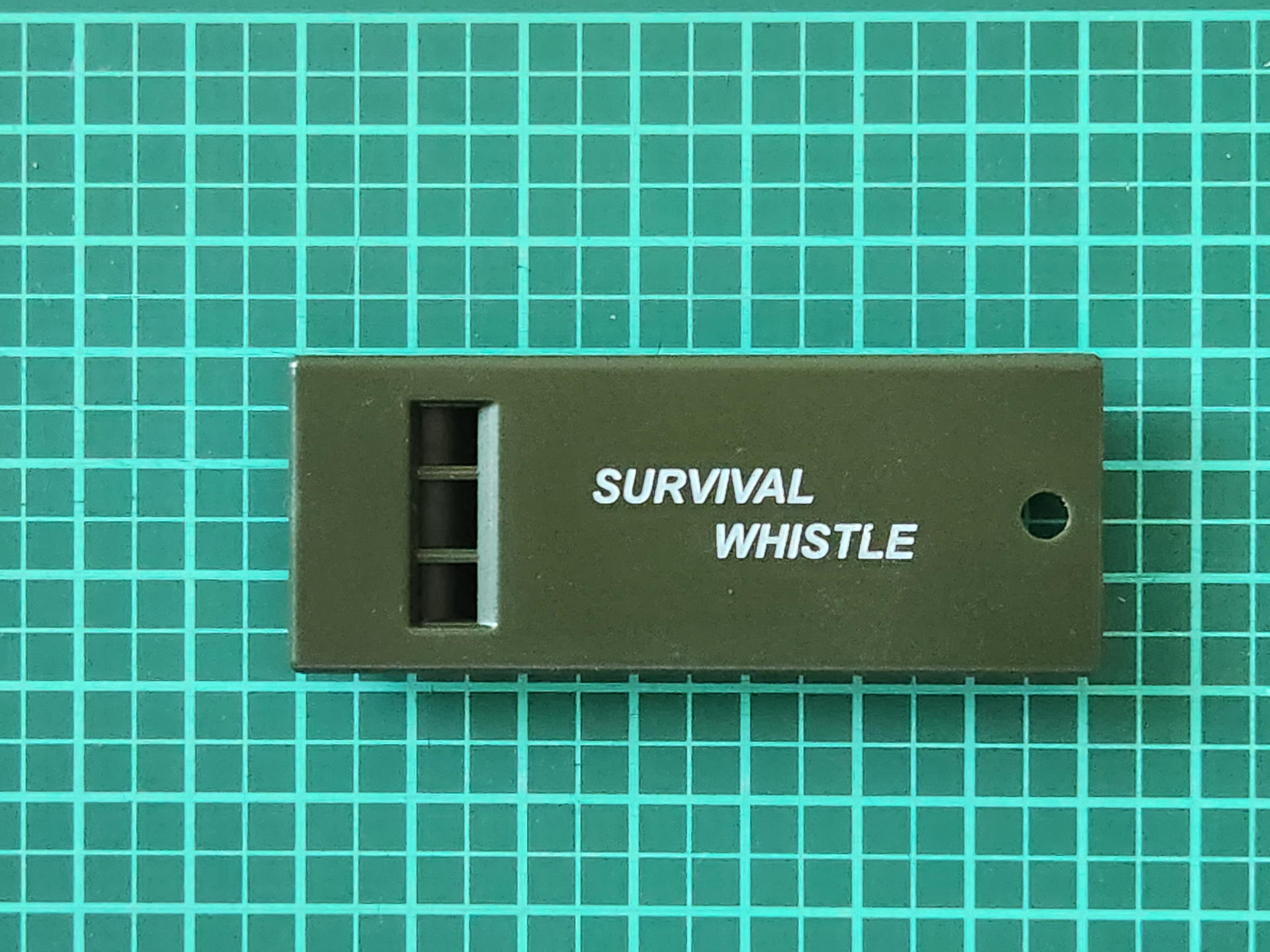 外形寸法は長さ70㎜幅27㎜厚さ8㎜ほど、重さは実測でたったの7gと極めてコンパクト＆軽量だ