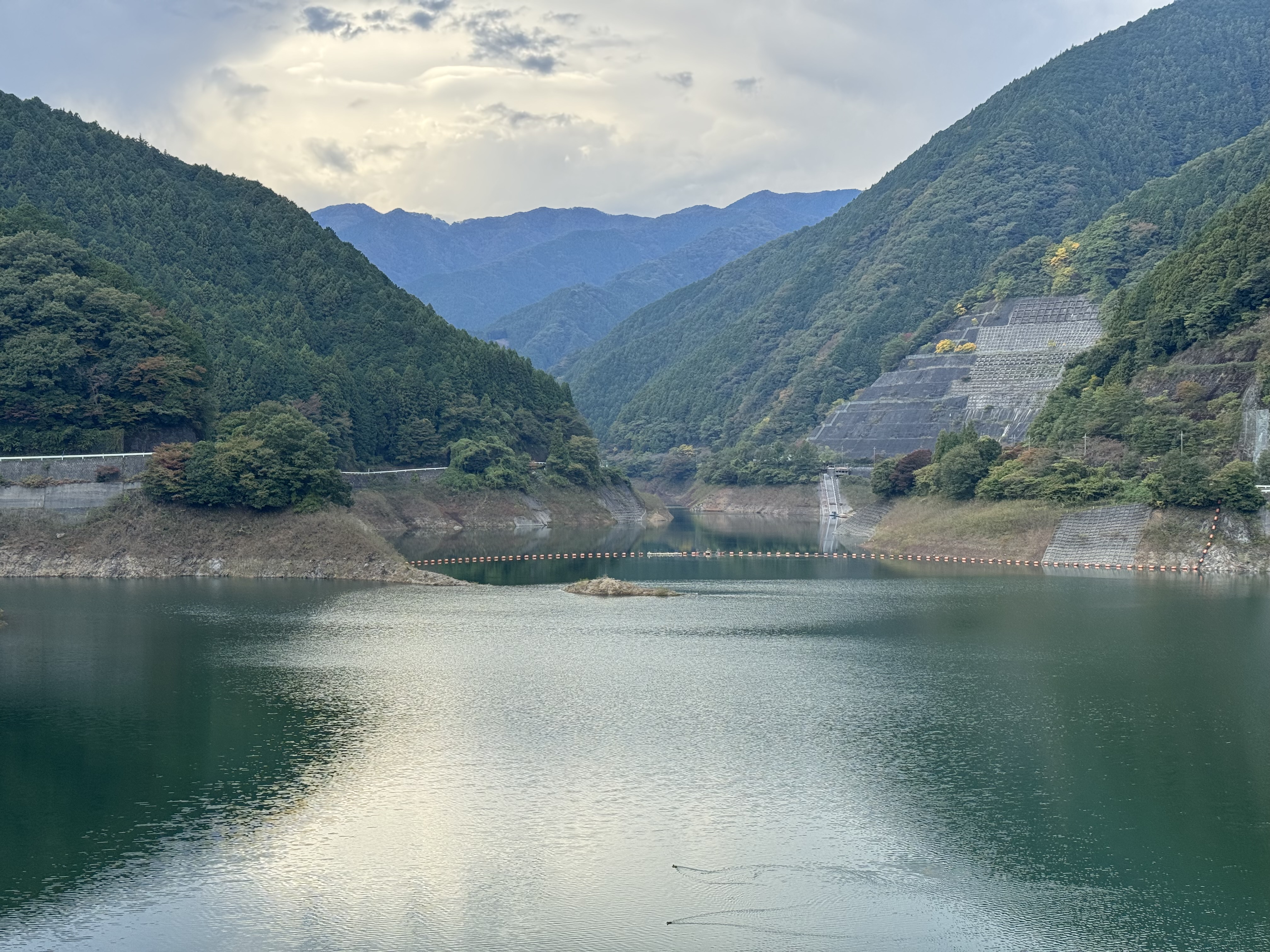 「2×」（48ｍｍ相当）での撮影。収まった被写体の影響か、明るさが少々オーバー気味になった。画面をタップすると表示される太陽マークを指で上下に動かせば露出補正できるが、あえてなにもせず撮っている。