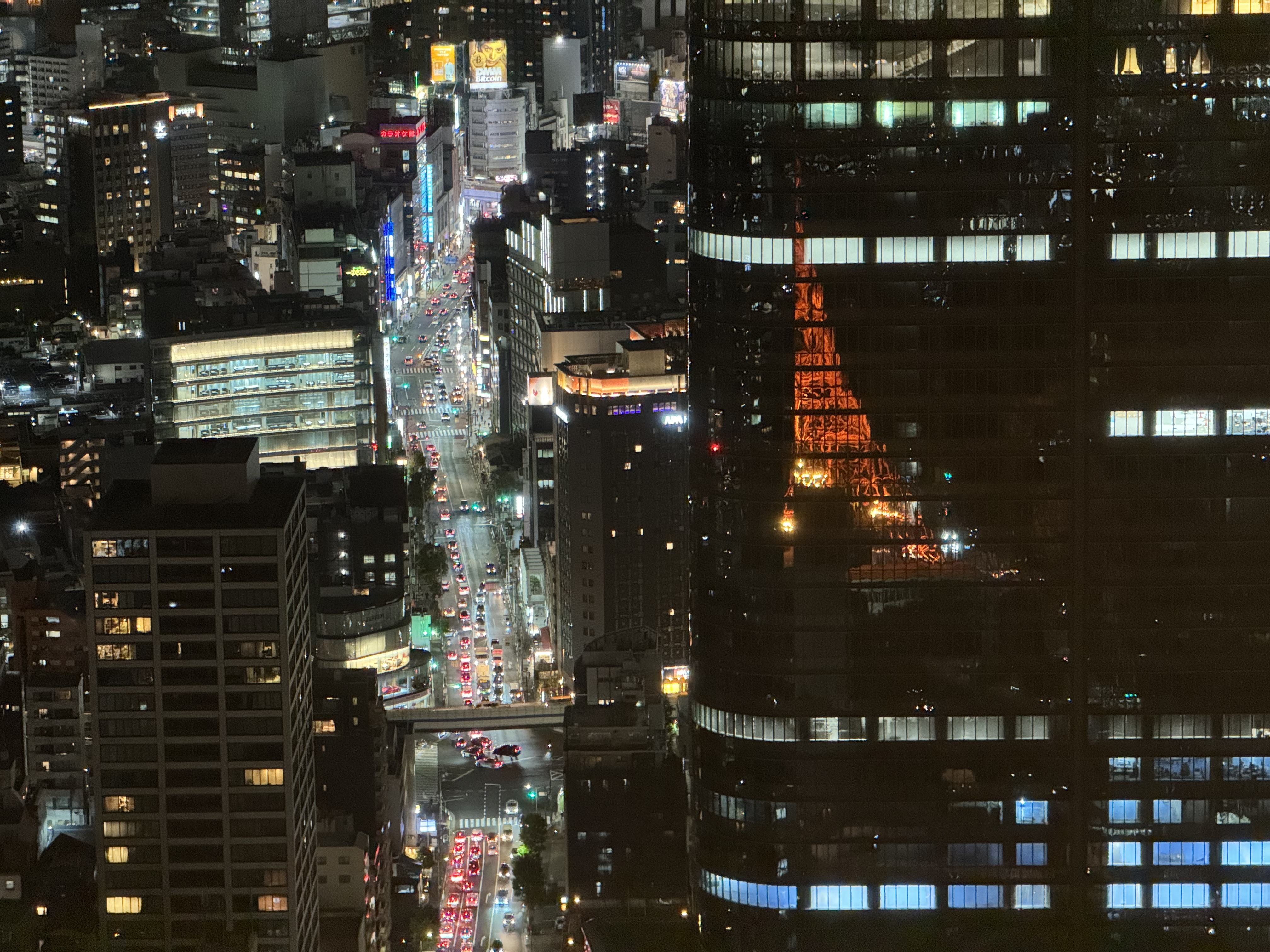 望遠カメラ/「5×」で撮影。手ブレ補正もよく効き、わりとクリアな夜景が撮れた。