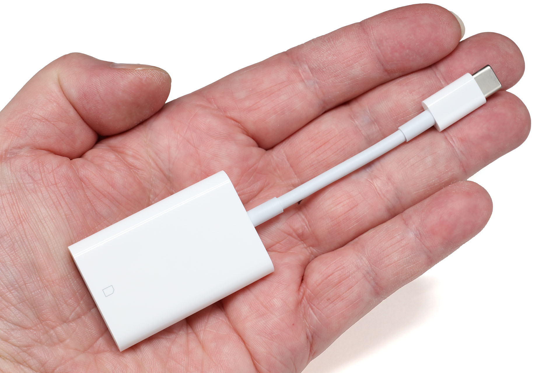 Apple純正USB-C - SDカードリーダー（A2082）。