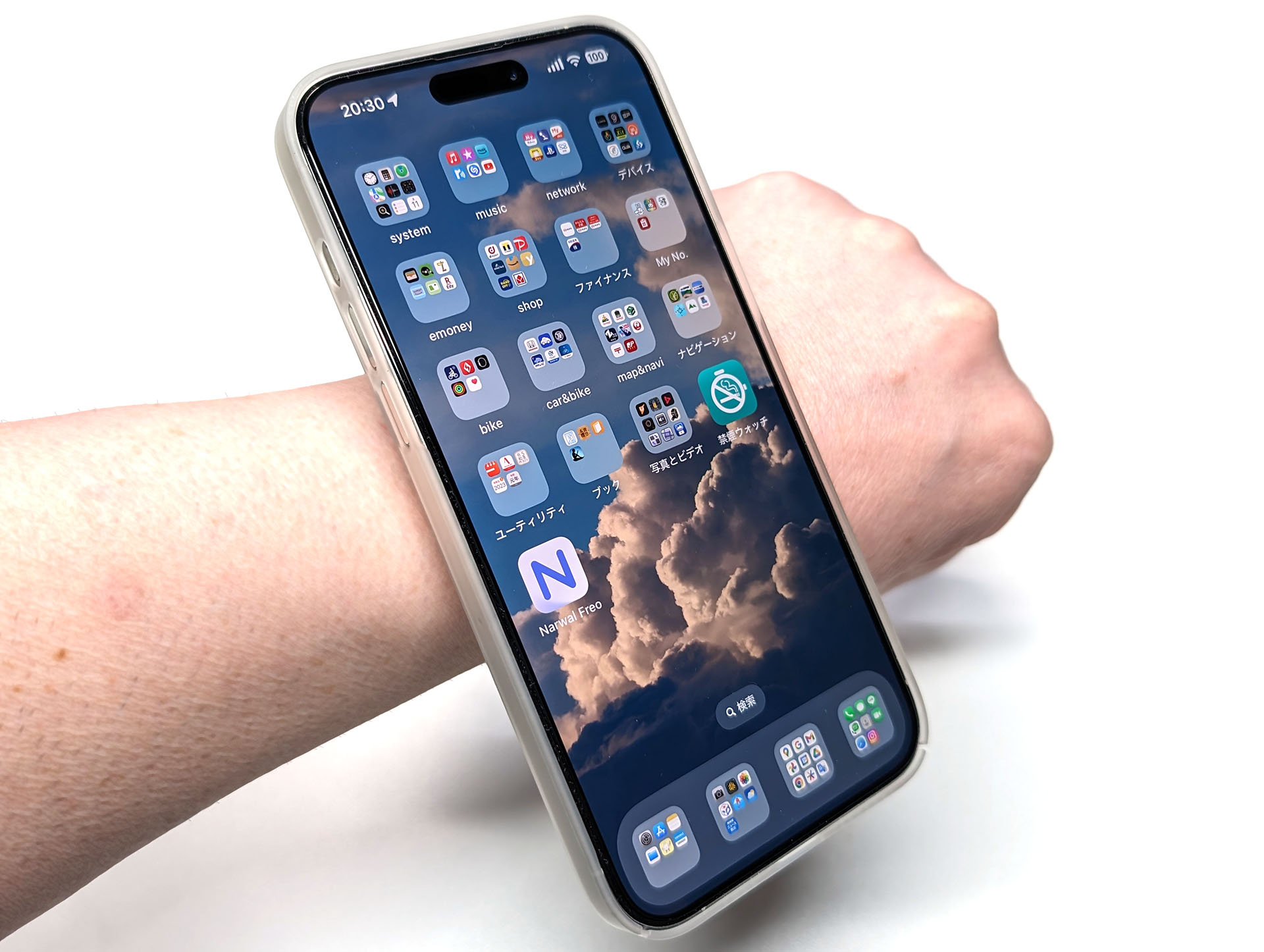 iPhoneをオン！　シッカリ吸着して全然落ちねぇゼっ!!!