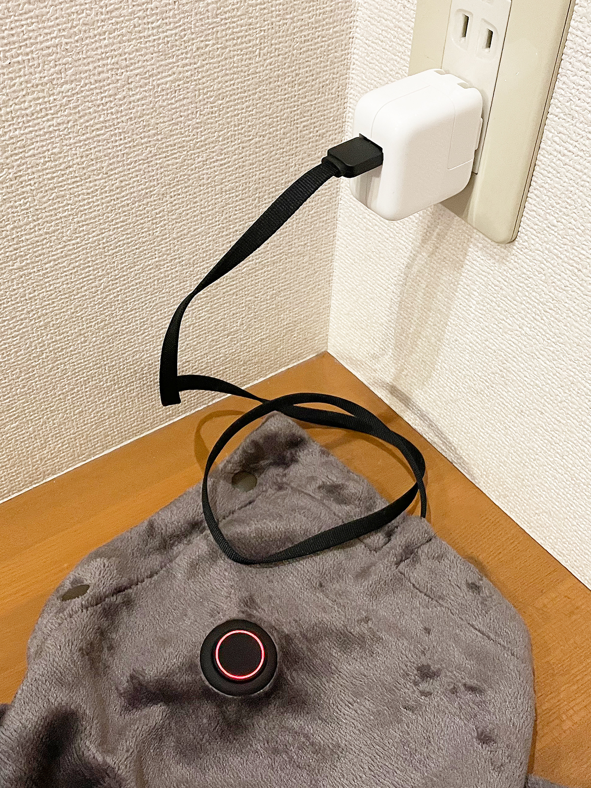 USBケーブルを差し込むとスイッチのLEDが点灯しヒーターが稼働しはじめます。