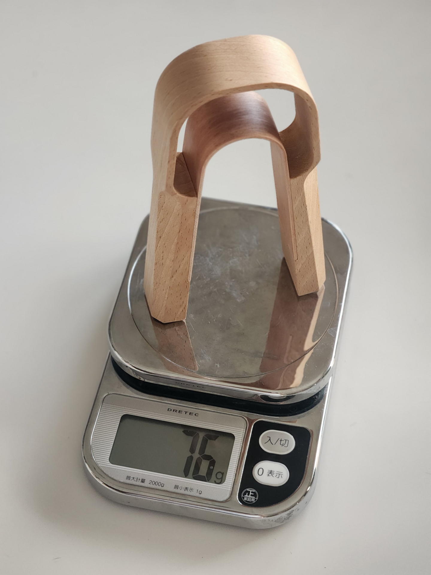 実測は76g（カタログスペックは80g）手工業製品ならではの誤差