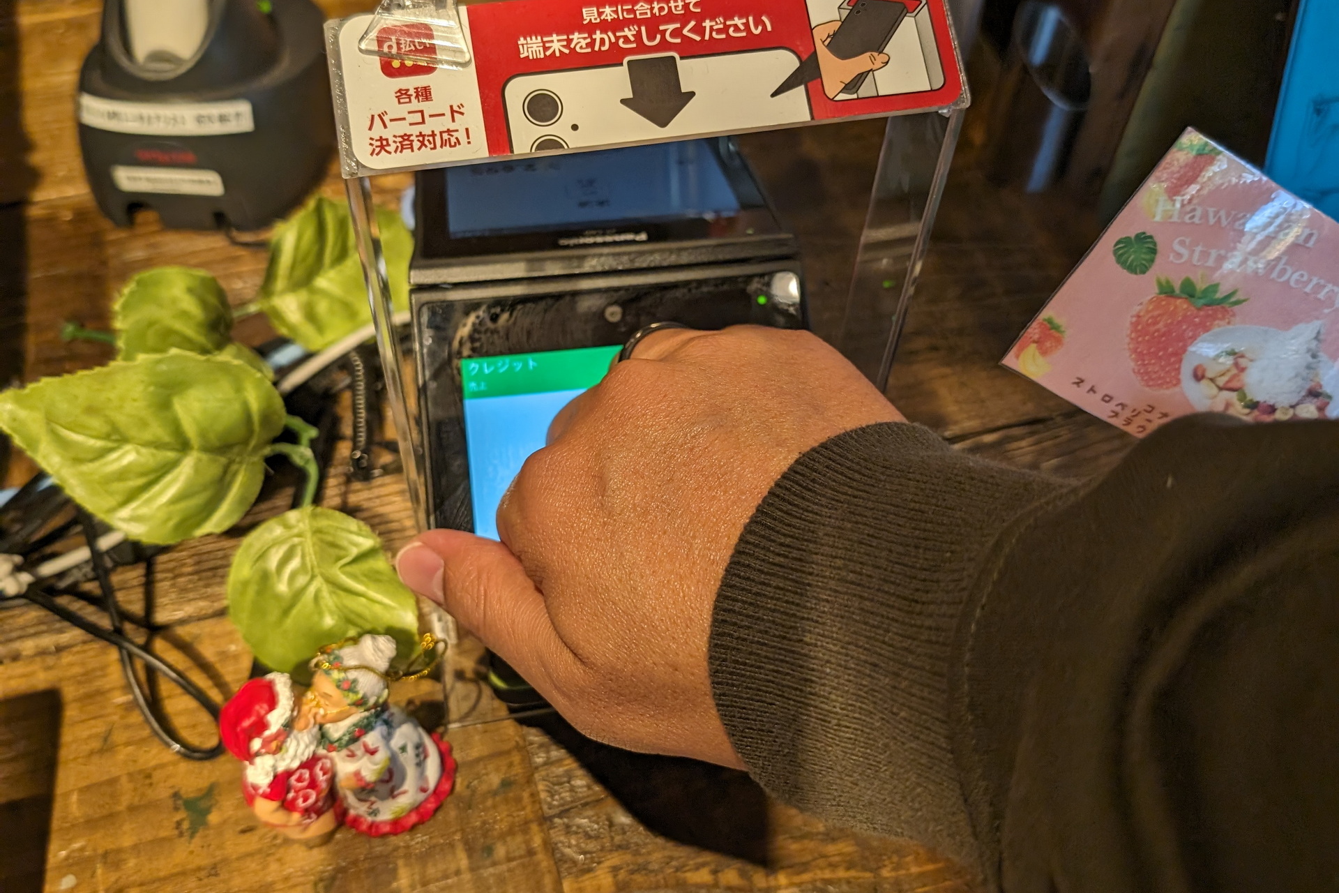 コンビニやスーパーのレジ、三井住友カードの決済端末「stera terminal」などで問題なく決済が可能だった